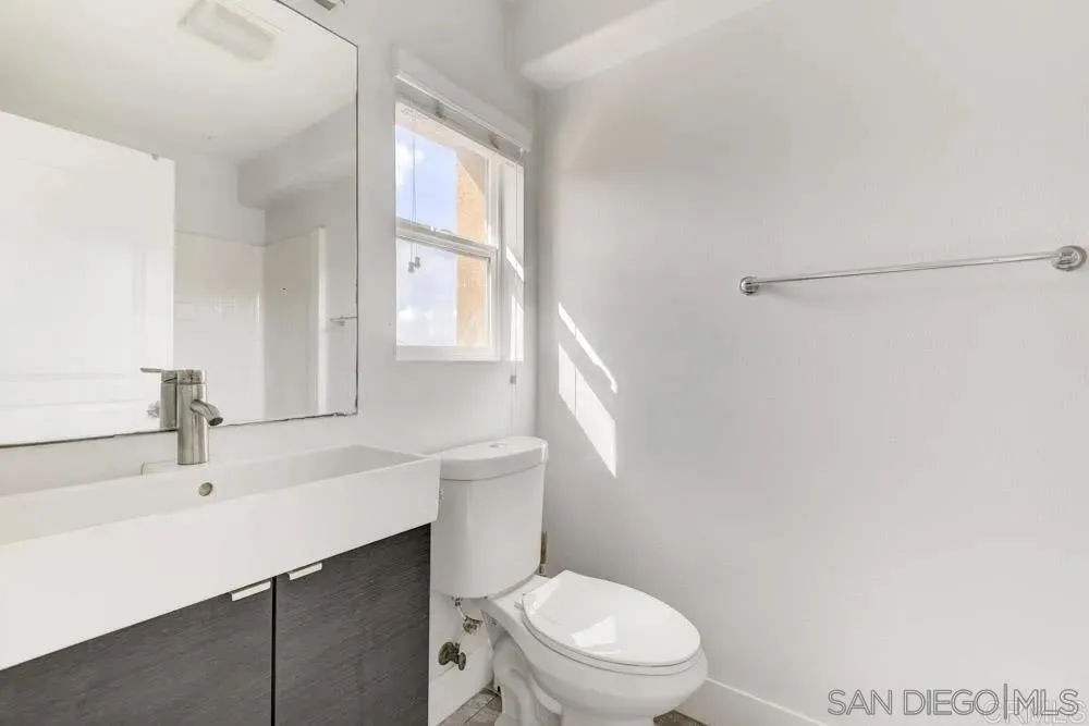Photo #2: 250033929 Listing 