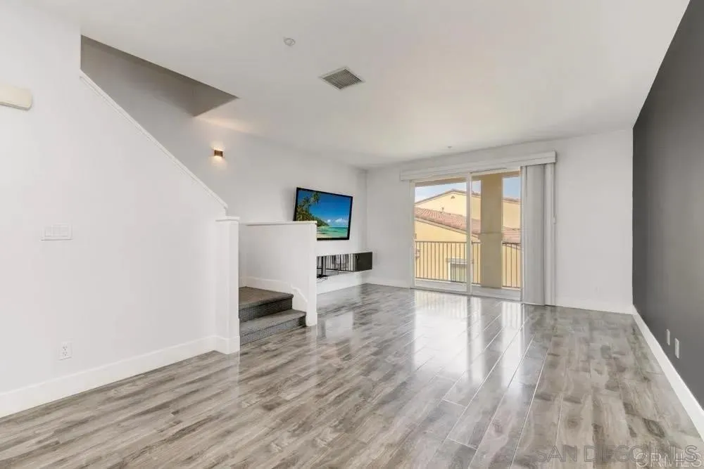 Photo #5: 250033929 Listing 