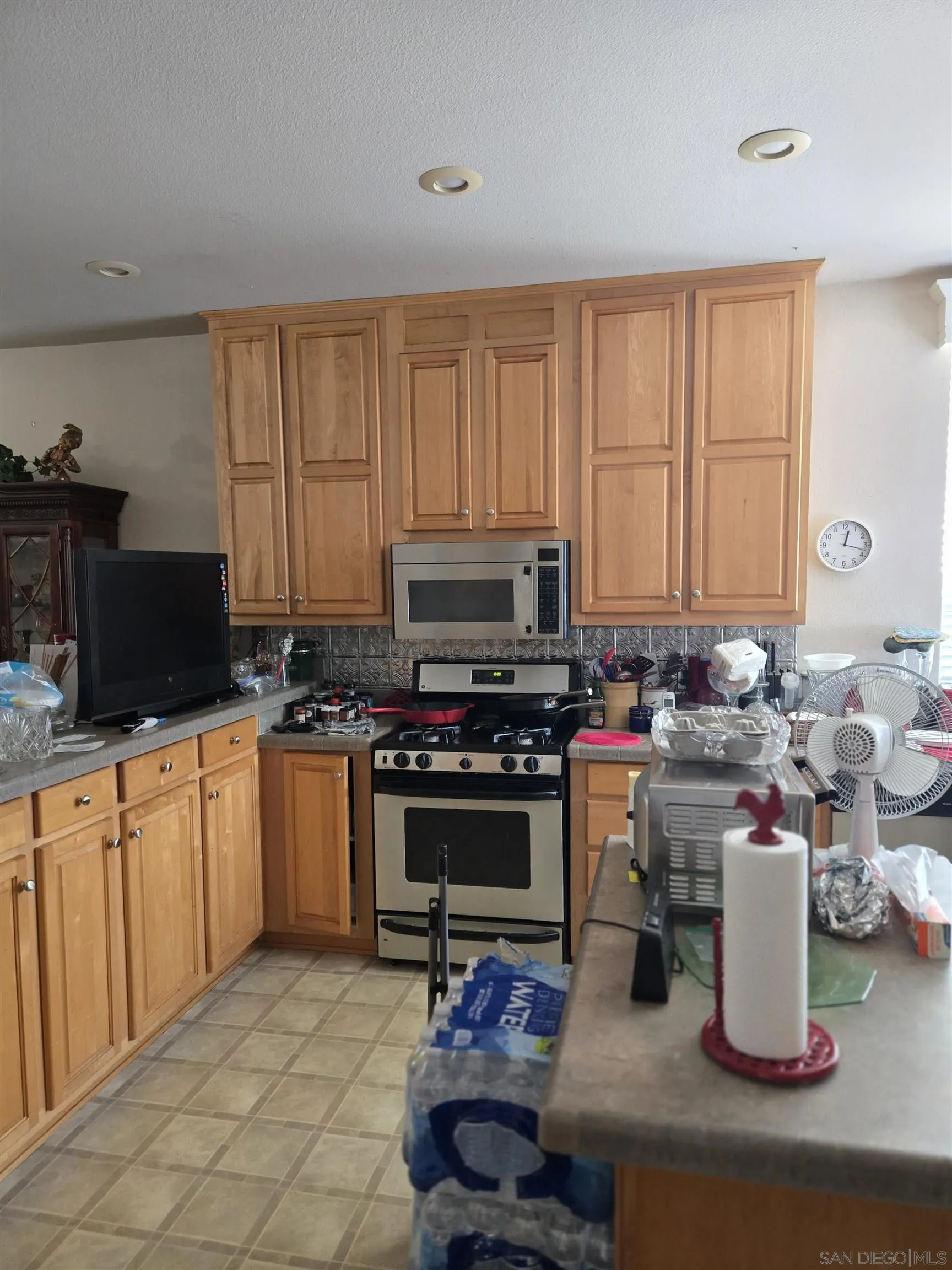 https://cdn.realtyfeed.com/cdn/127/250033945/0be647622794b3e143cca27653aefbd6.webp