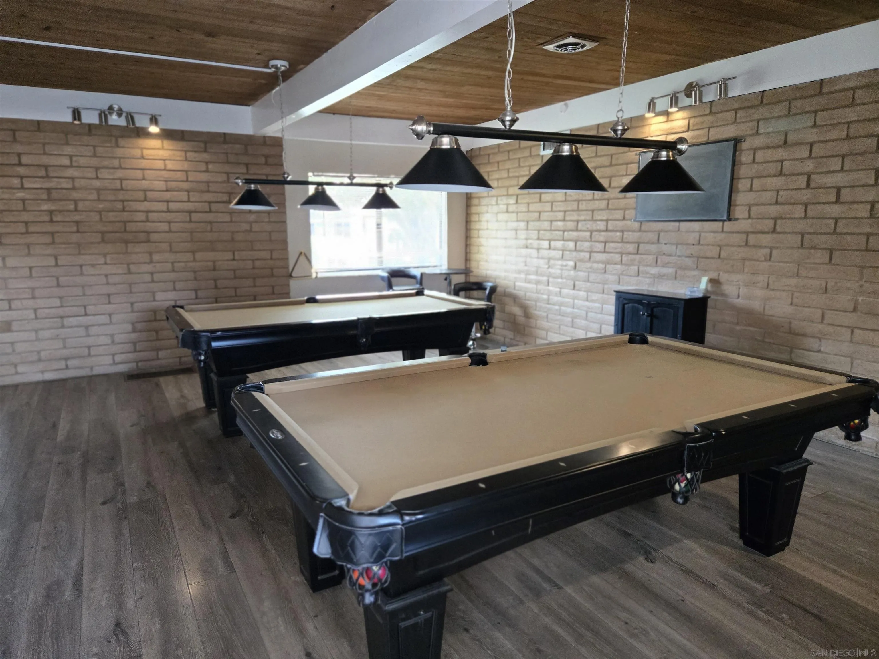 https://cdn.realtyfeed.com/cdn/127/250033945/1aacab406d03a1c6f3f3da01c0e947d8.webp