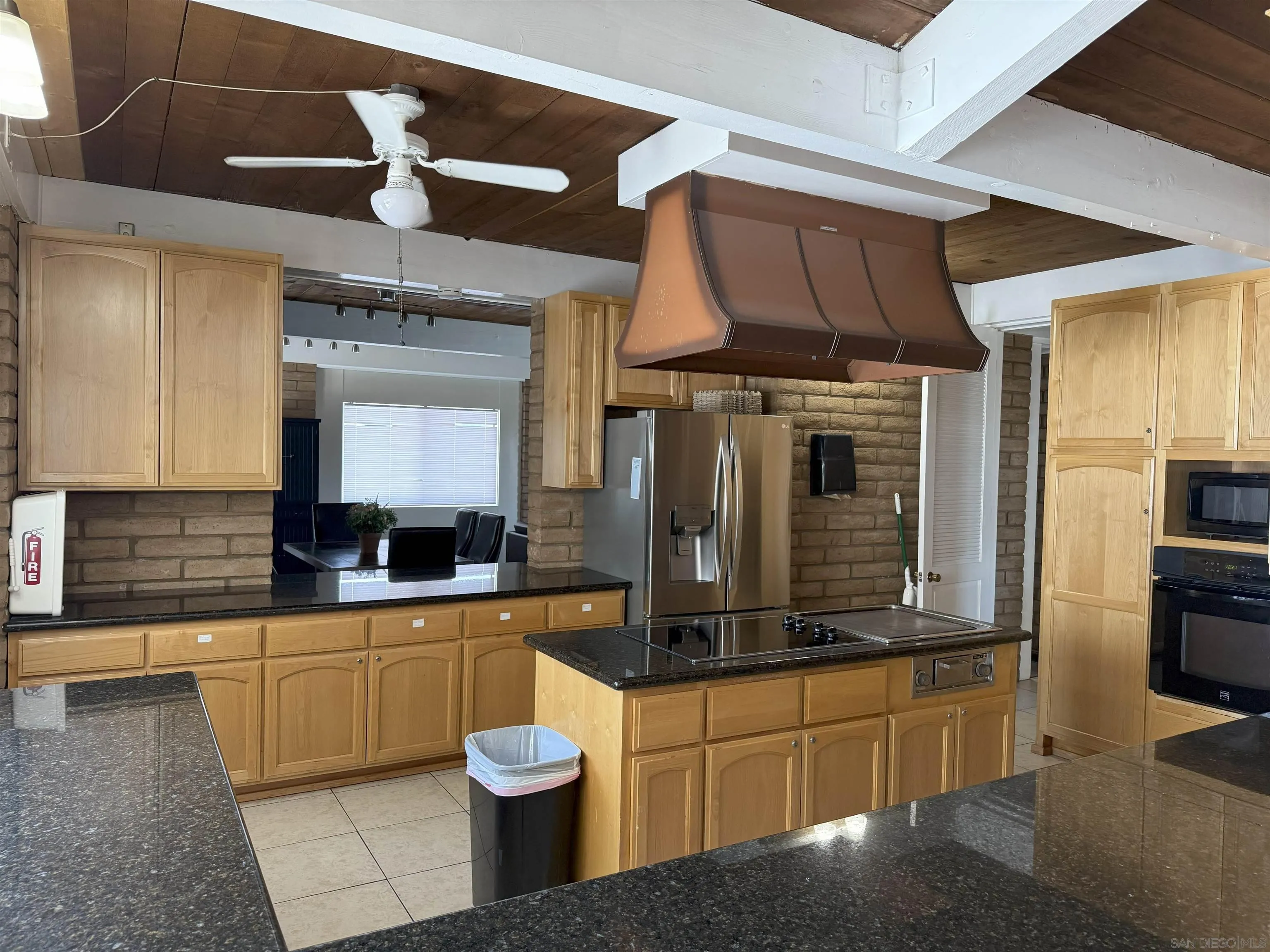 https://cdn.realtyfeed.com/cdn/127/250033945/78885a78004b0ae4a873dc2862039feb.webp