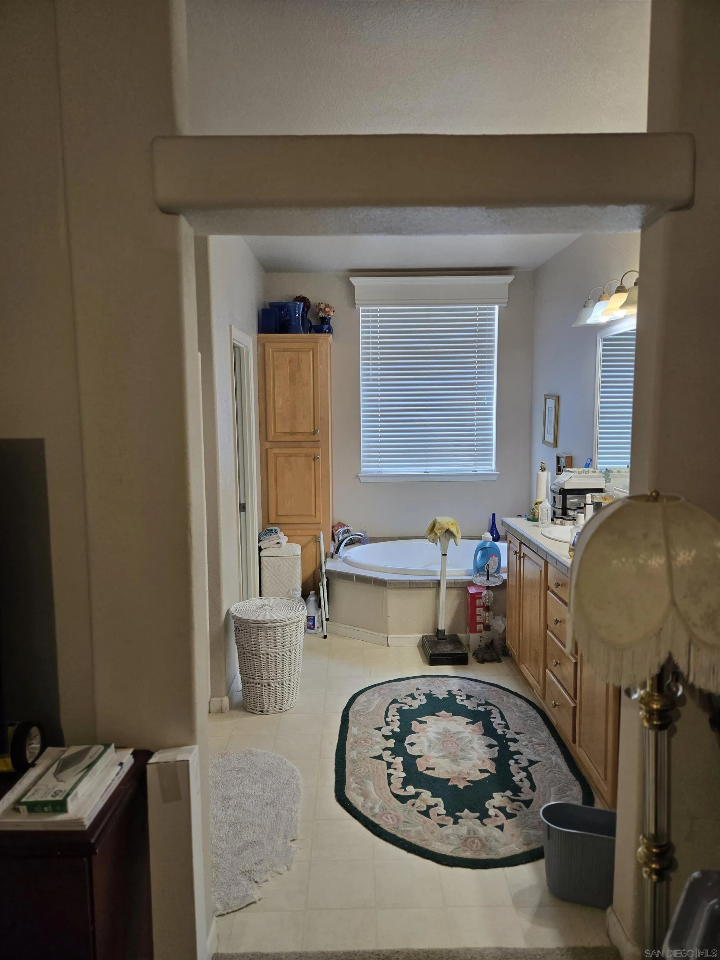 https://cdn.realtyfeed.com/cdn/127/250033945/ef2ea54a9a0fa65a421f148148c5a7d9.webp