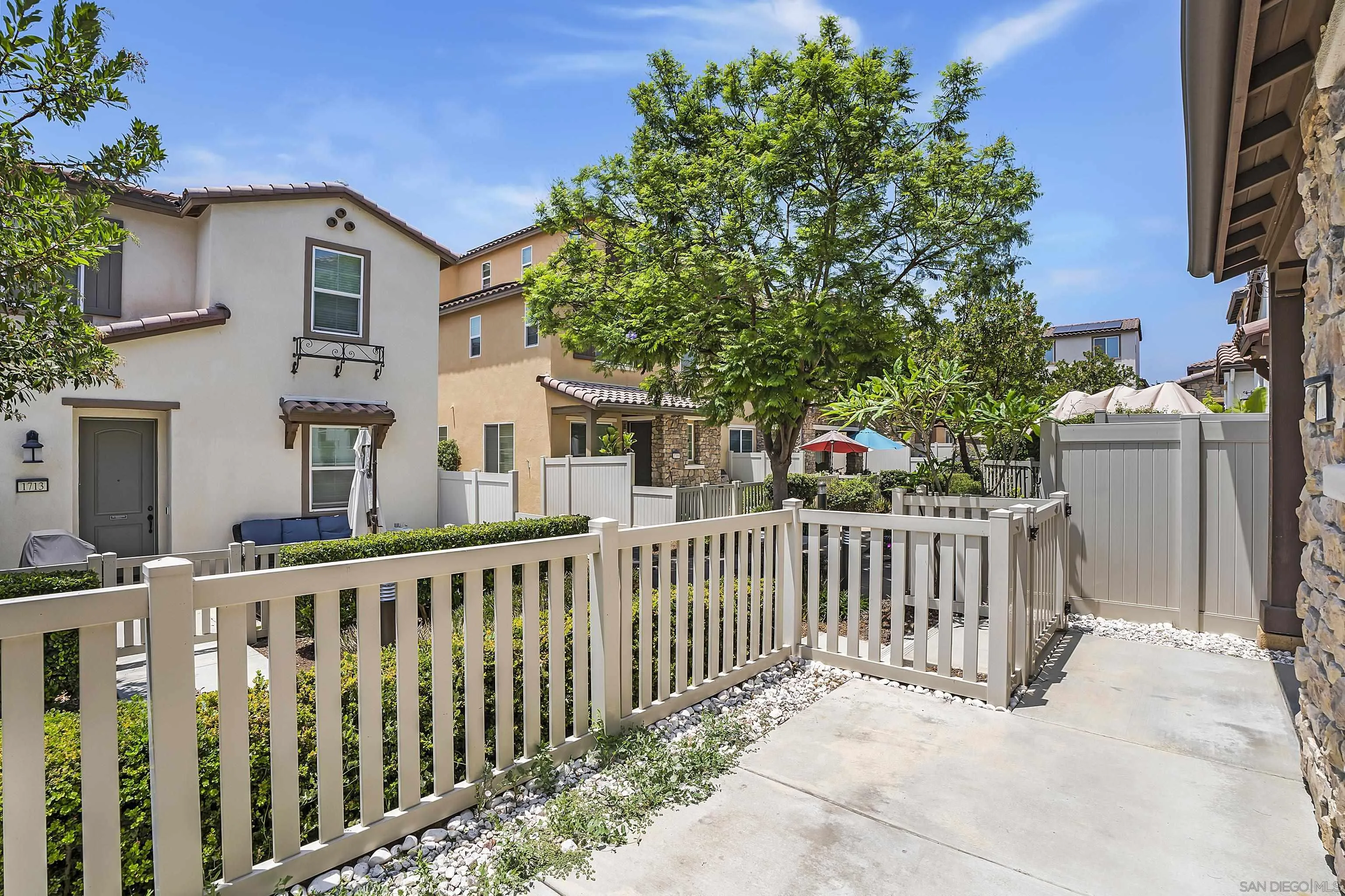 Photo #3: 250033952 Listing 