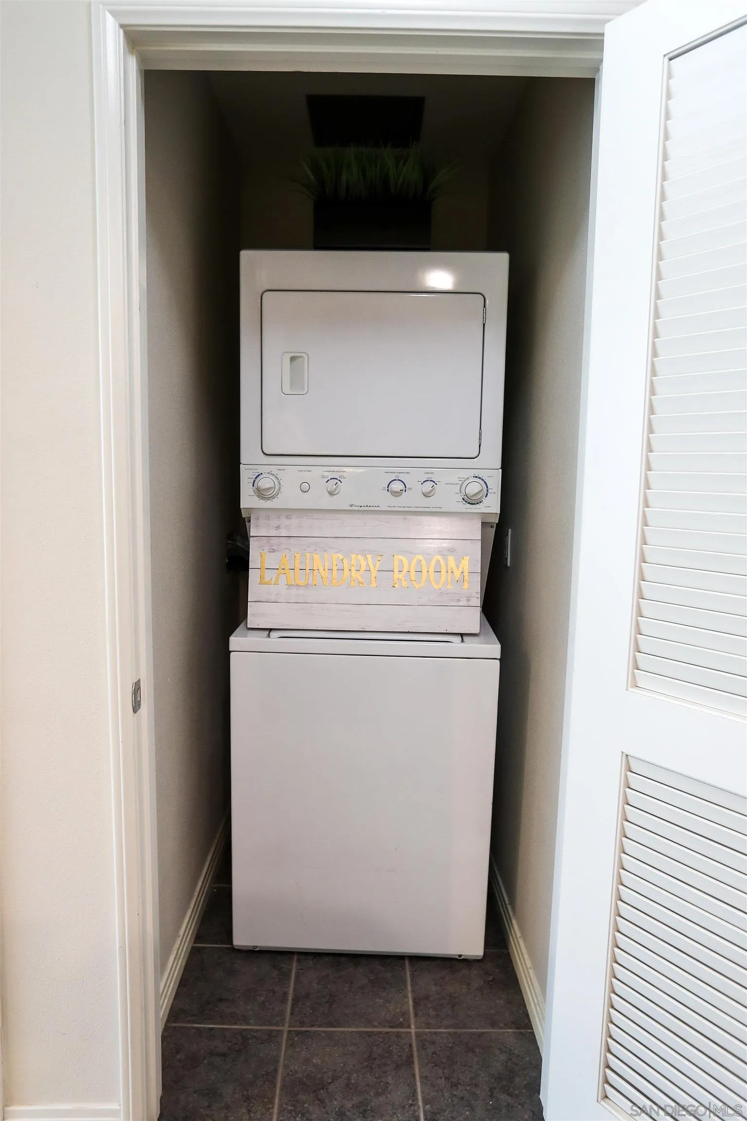 Photo #24: 250033956 Listing: Photo #24