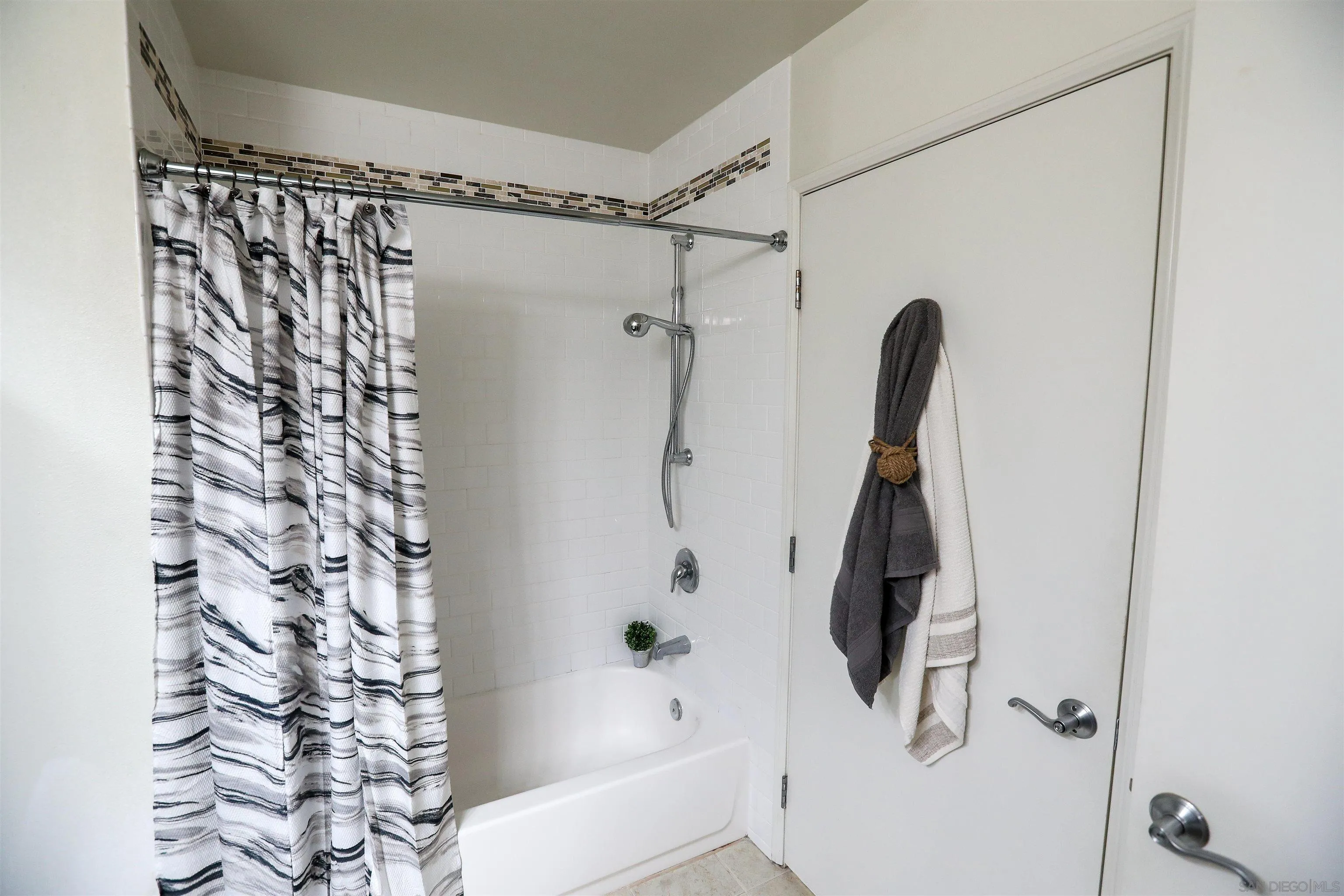 Photo #21: 250033956 Listing: Photo #21