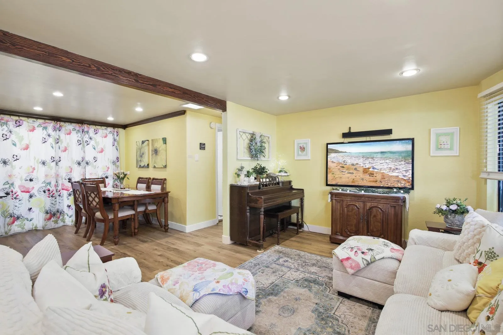 https://cdn.realtyfeed.com/cdn/127/250033973/237a9a2dc34ee68385c16bb7a32d6c09.webp