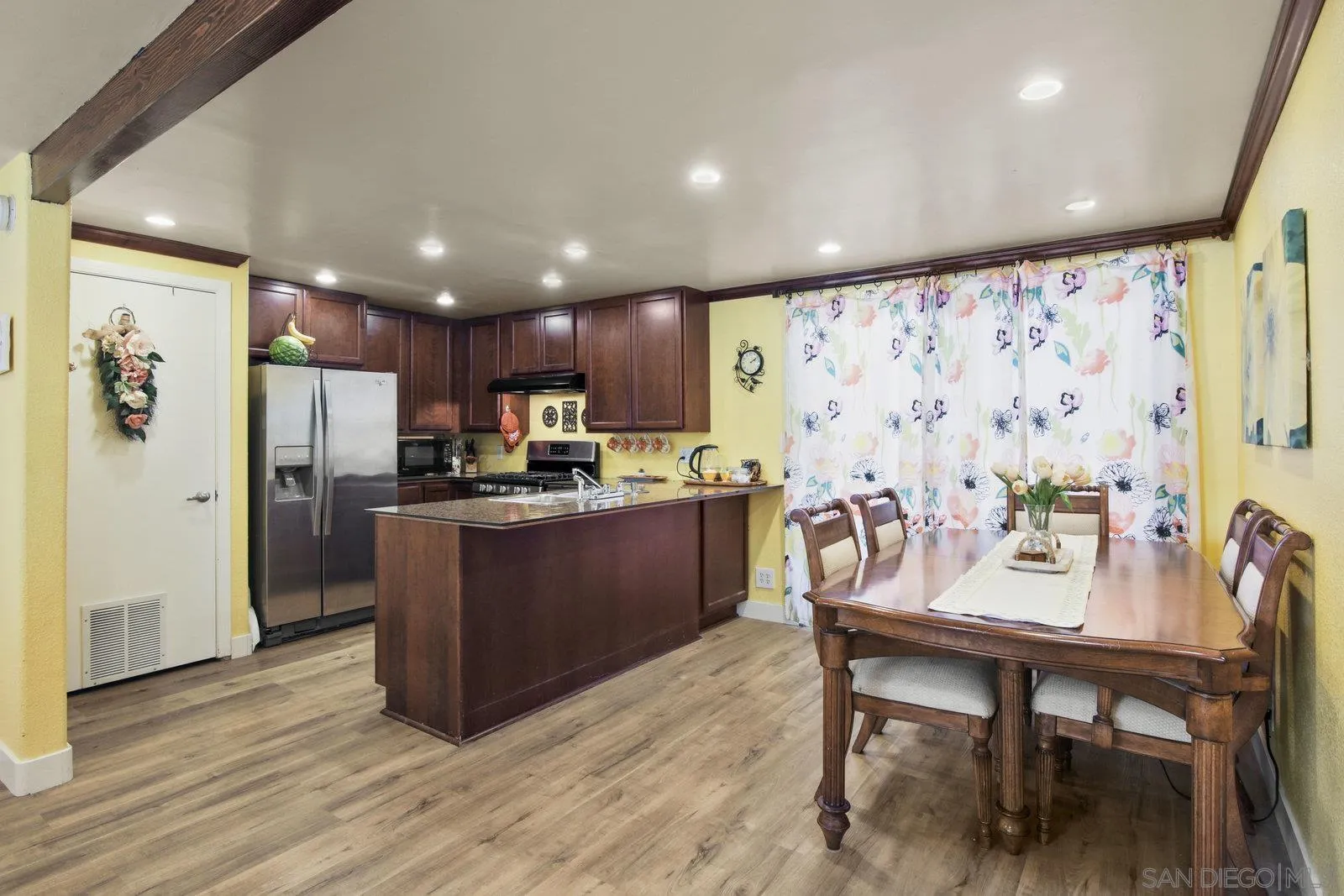 https://cdn.realtyfeed.com/cdn/127/250033973/352441c5acdeb5f38be6b0fd447596ef.webp