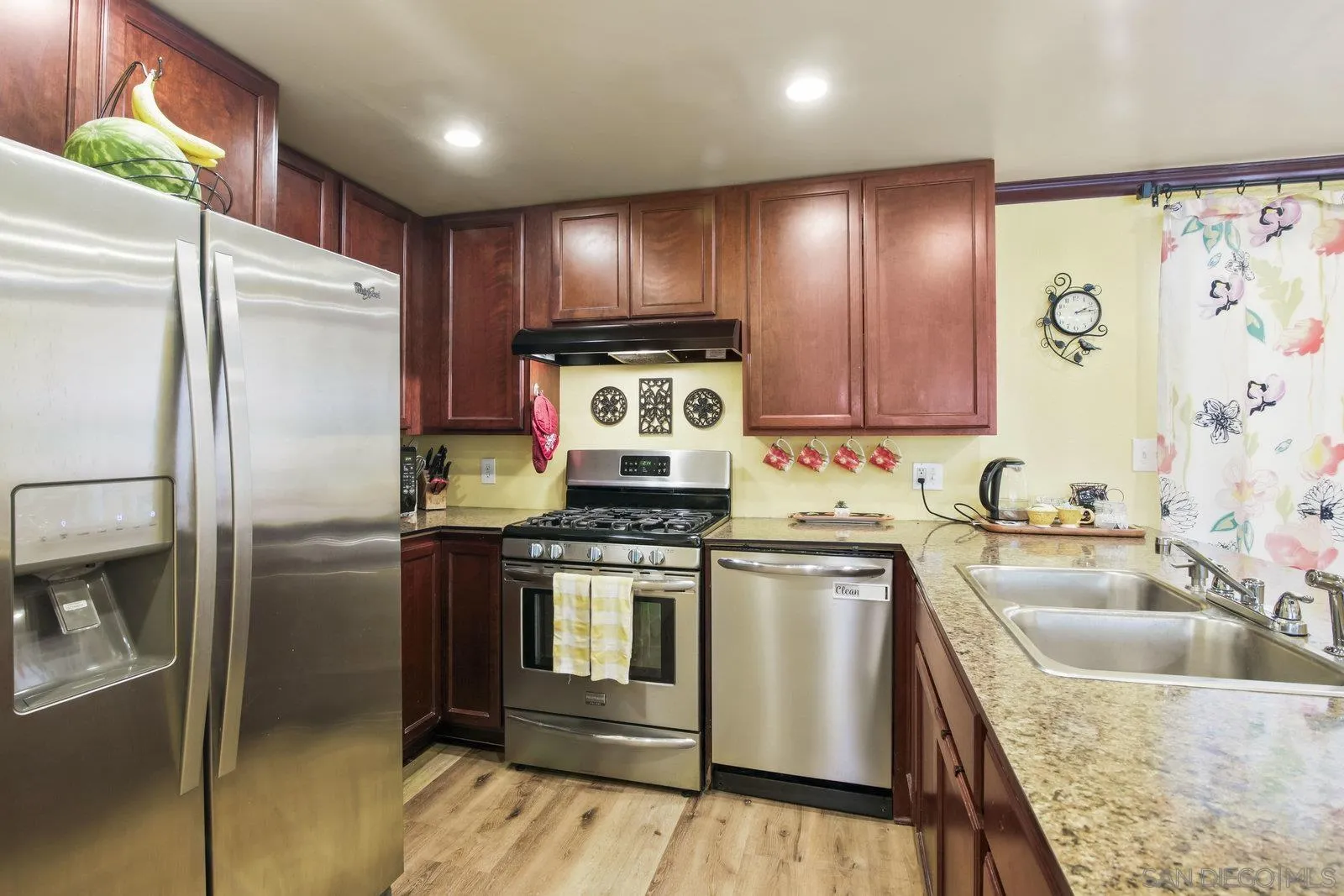 https://cdn.realtyfeed.com/cdn/127/250033973/593feba5613c45c9902667f1d0cf4d35.webp