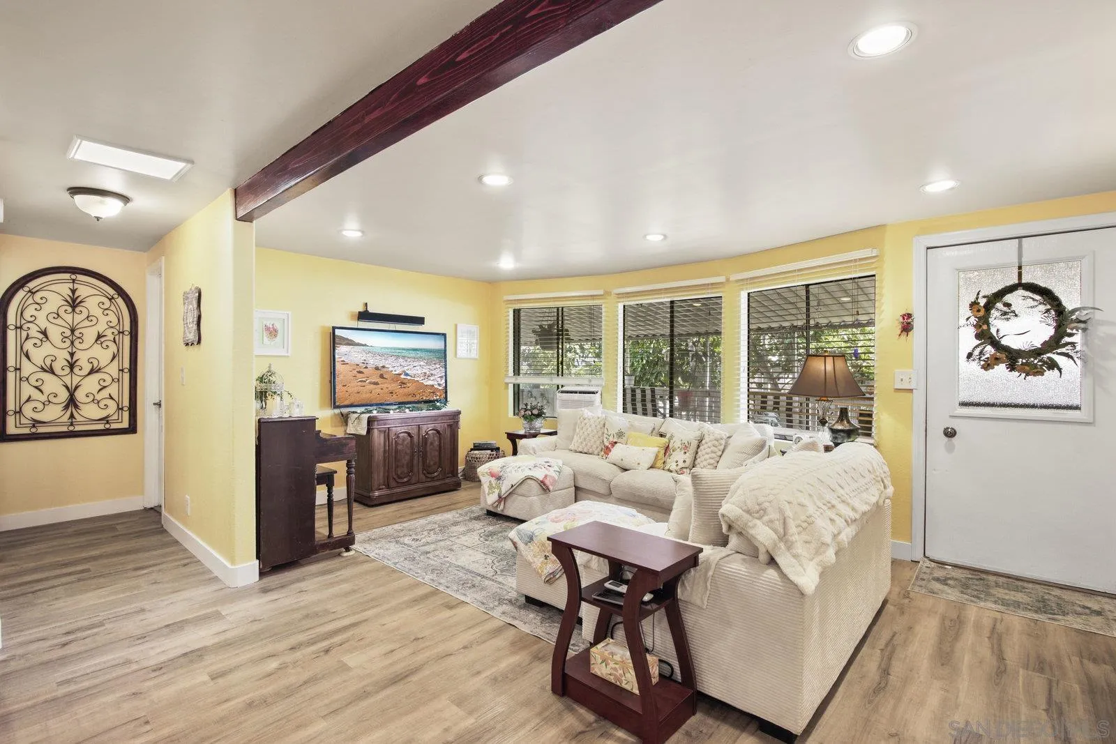 https://cdn.realtyfeed.com/cdn/127/250033973/6222b651ffbfc1427ccdc682788fe4f2.webp