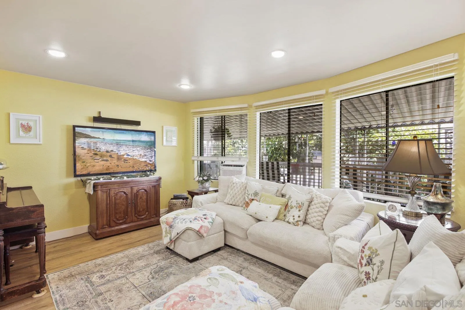 https://cdn.realtyfeed.com/cdn/127/250033973/6b3db91480759ee92229c3249efbc614.webp
