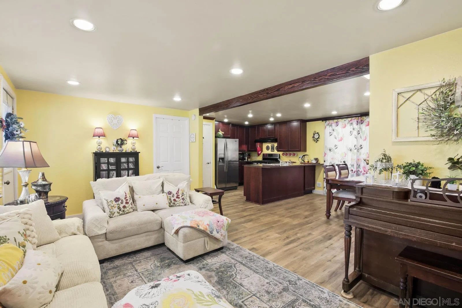 https://cdn.realtyfeed.com/cdn/127/250033973/cd2ef7eb85163ea2bae98b1b3527601d.webp