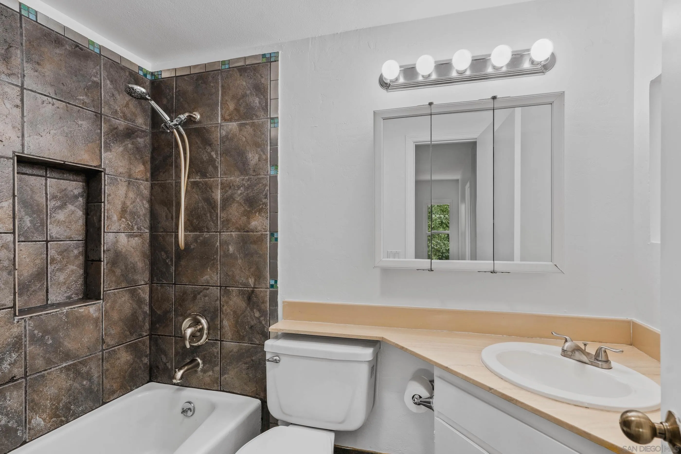 Photo #19: 250033978 Listing: Photo #19