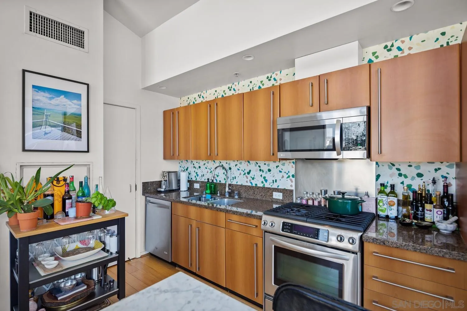 Photo #5: 250033979 Listing 