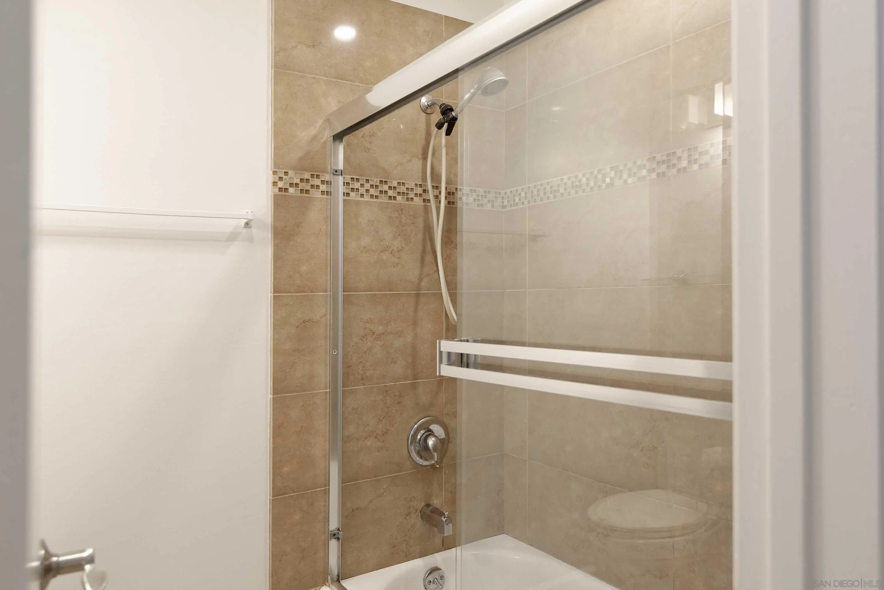 Photo #15: 250033980 Listing: Photo #15
