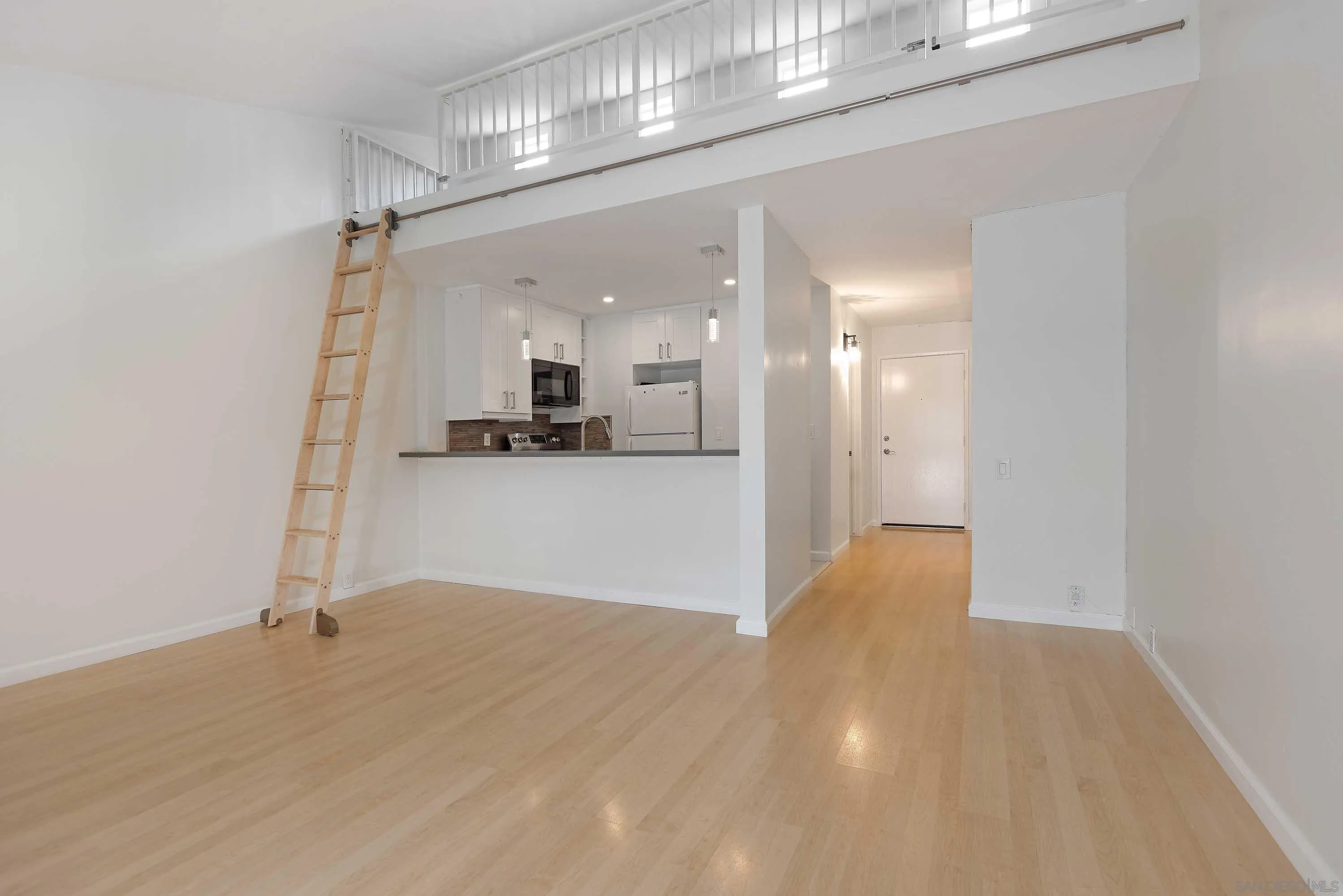 Photo #3: 250033980 Listing 