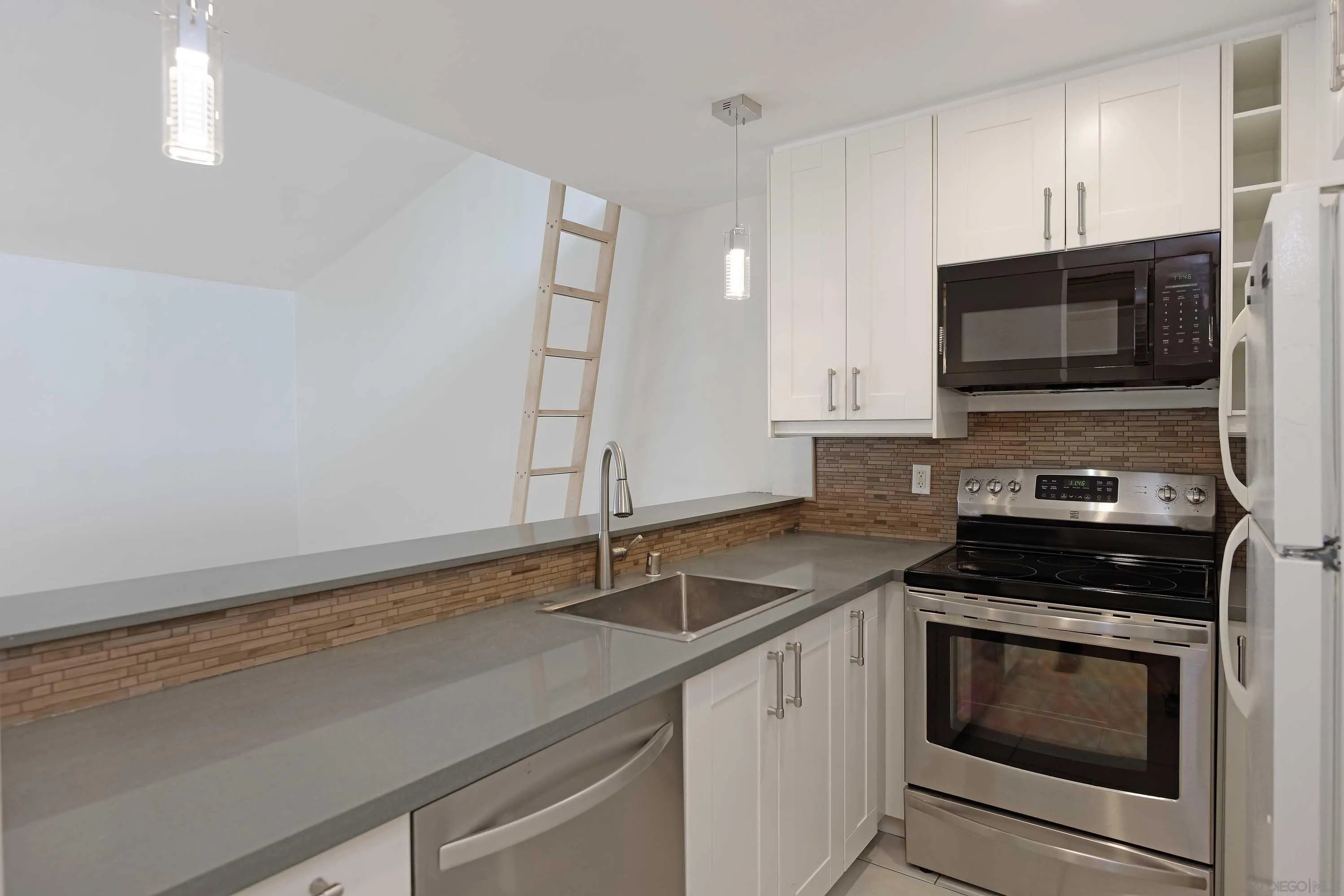 Photo #11: 250033980 Listing: Photo #11