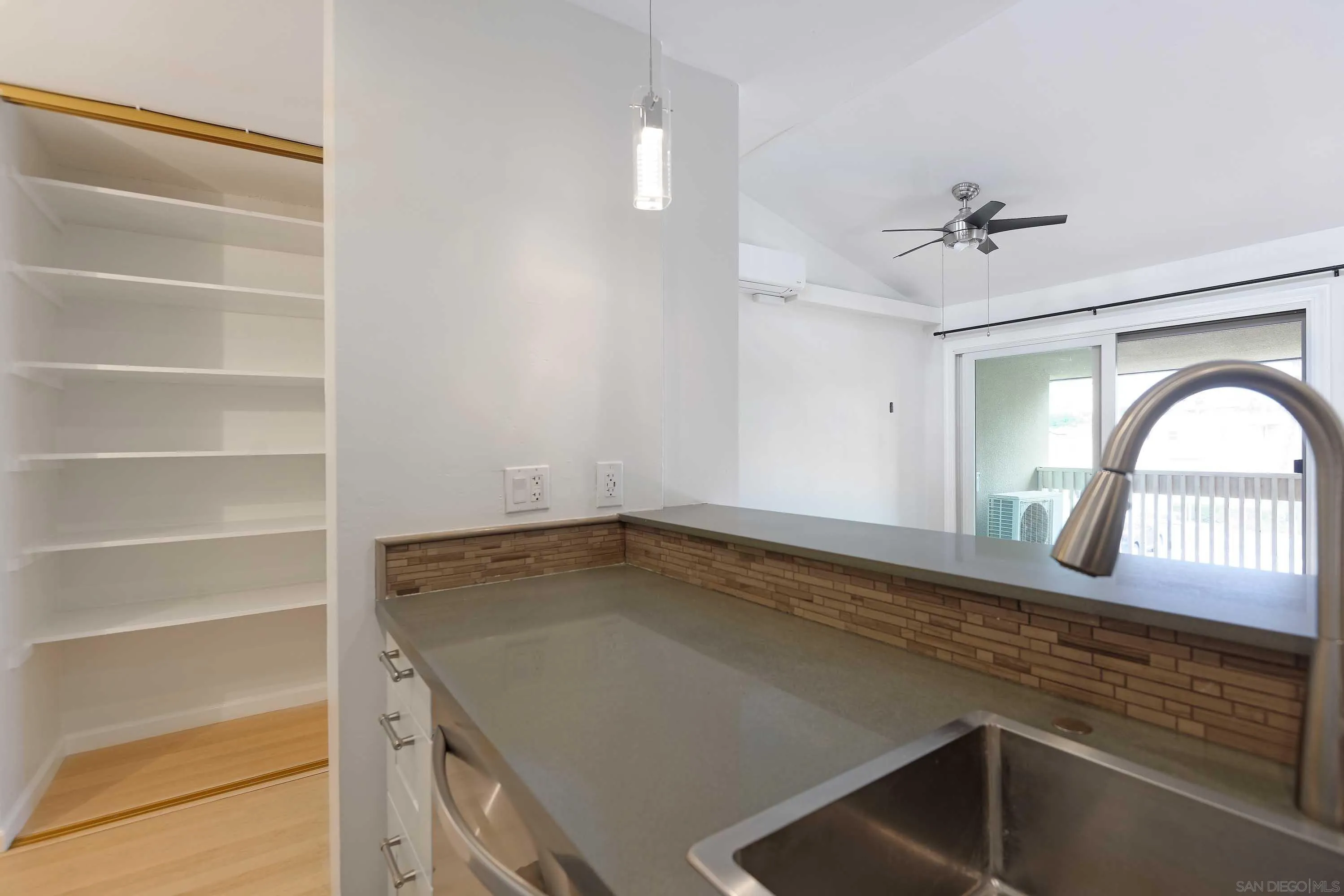 Photo #12: 250033980 Listing: Photo #12