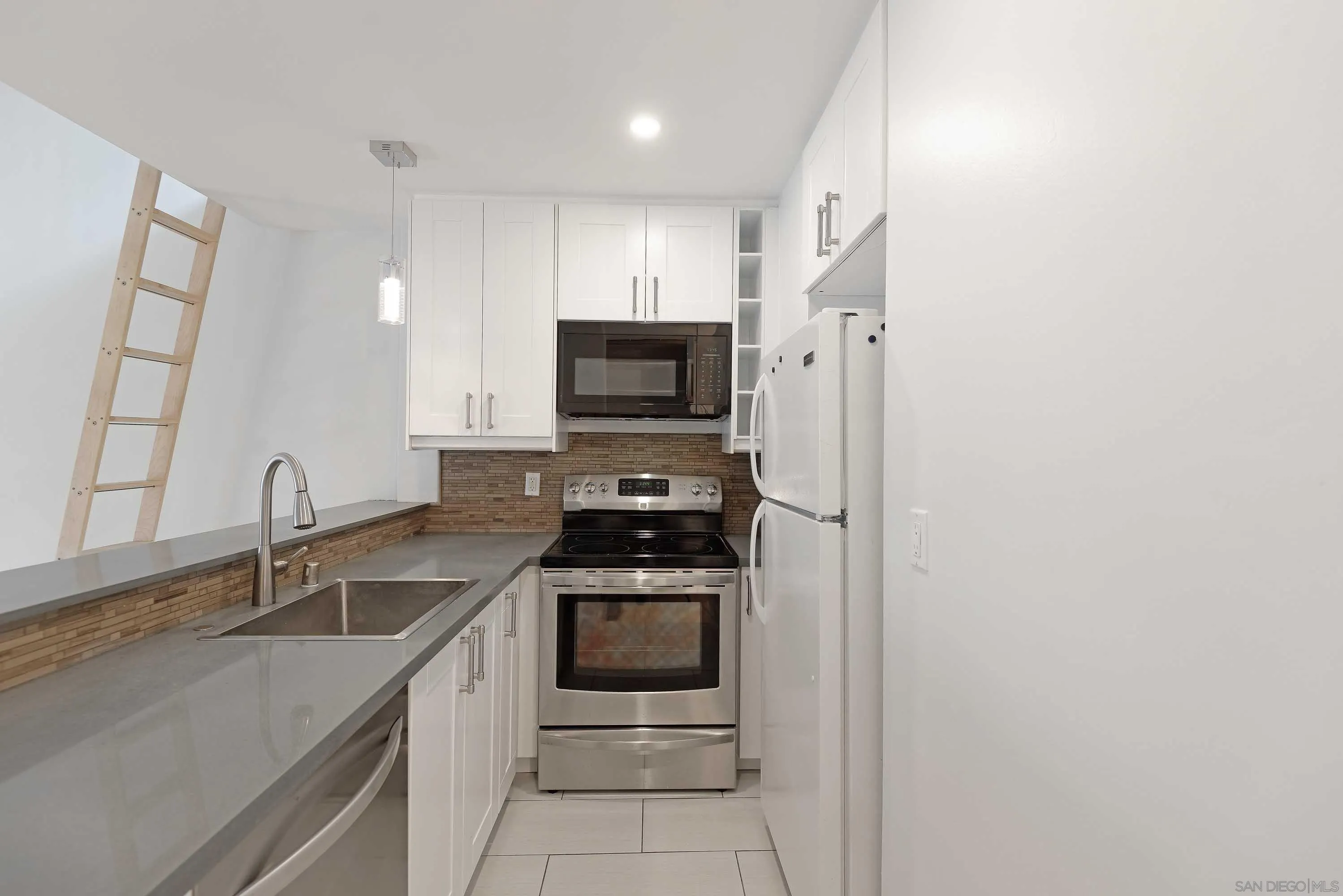 Photo #10: 250033980 Listing: Photo #10