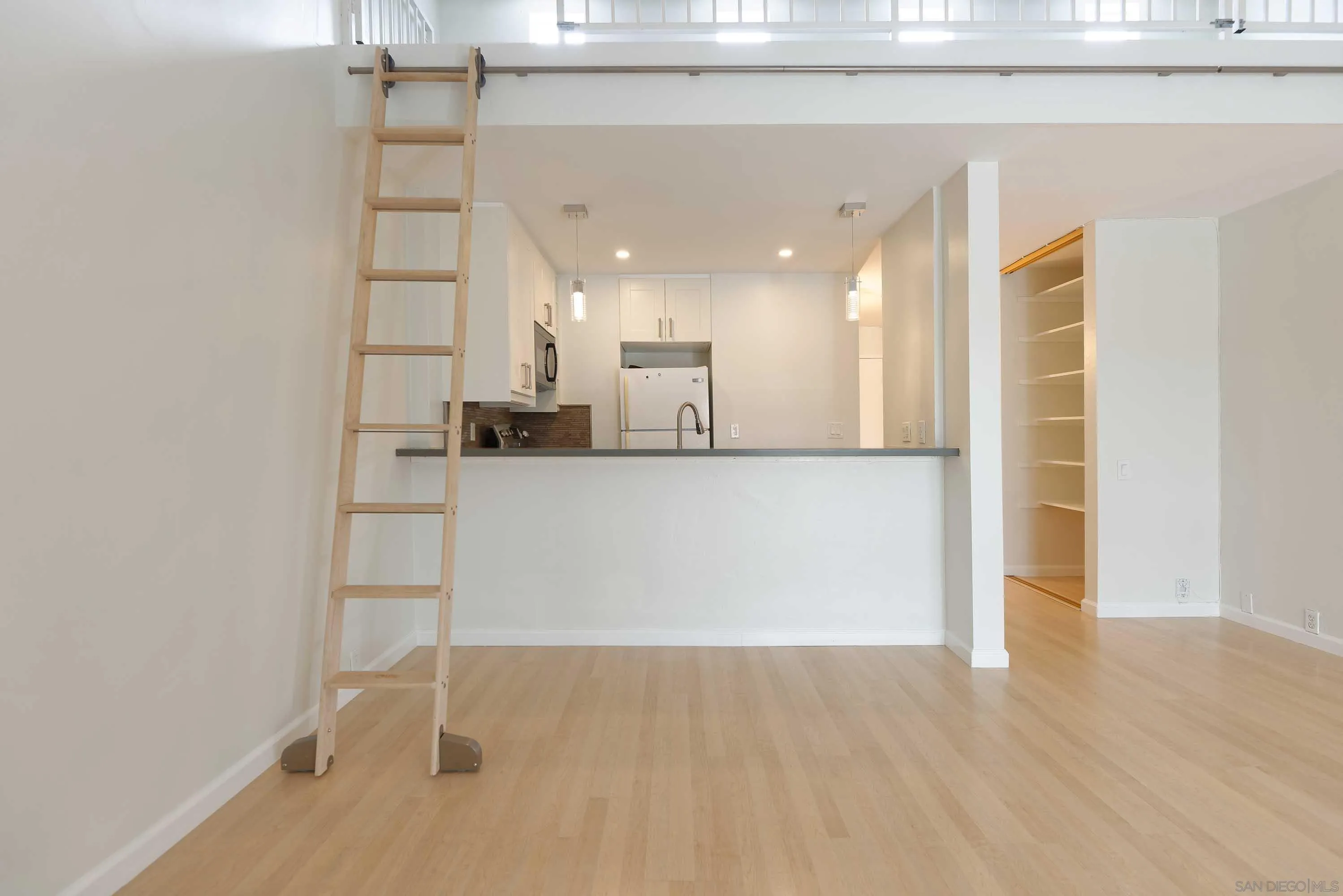 Photo #4: 250033980 Listing 