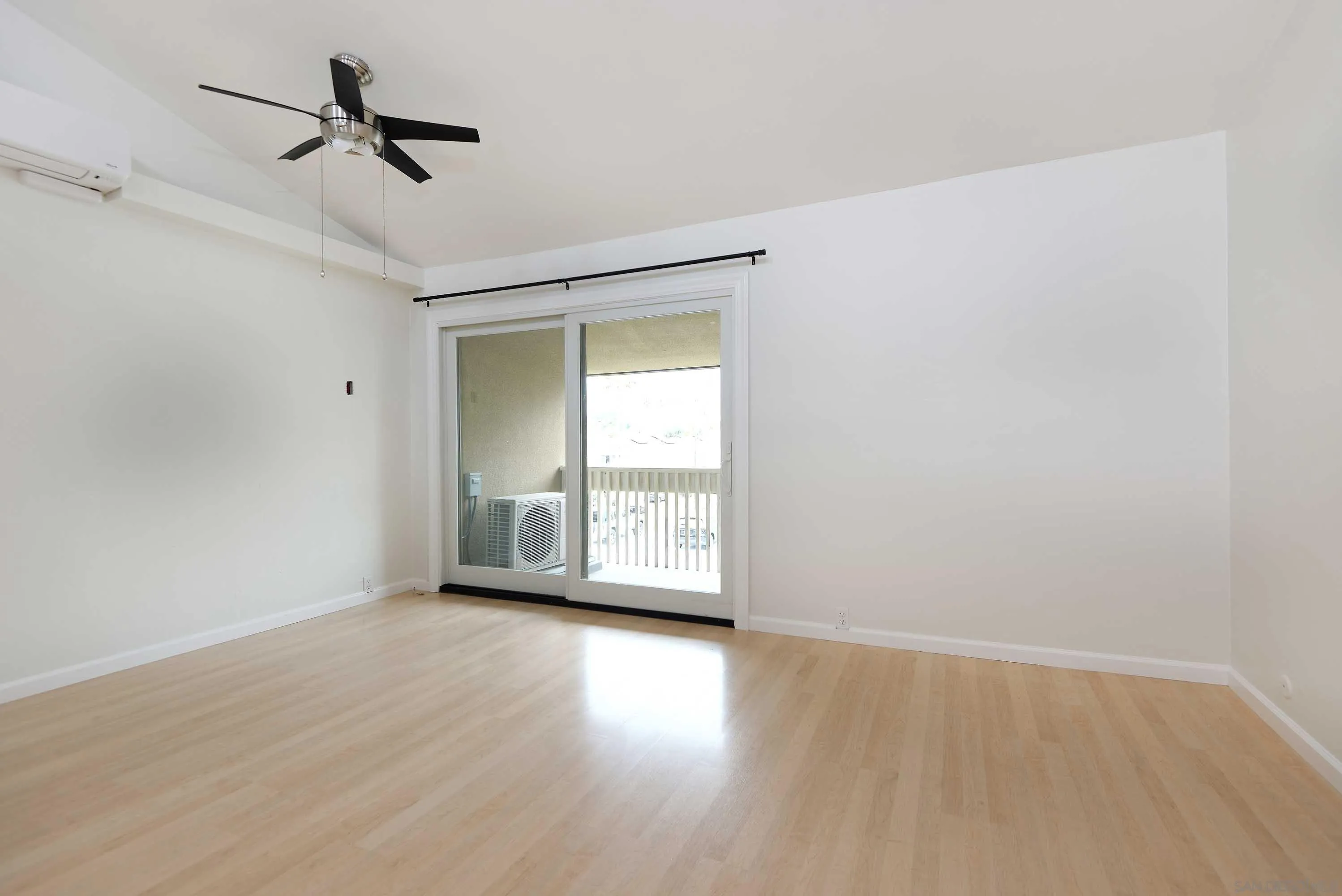 Photo #8: 250033980 Listing: Photo #8