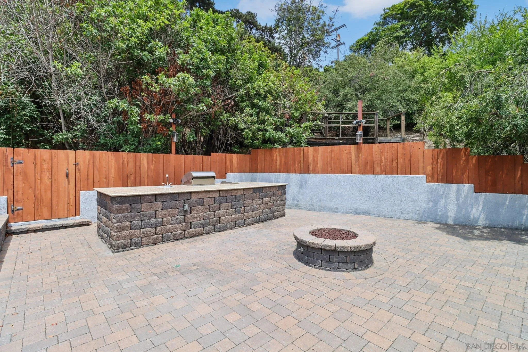 https://cdn.realtyfeed.com/cdn/127/250033982/c0e24f3edf32c61e45104dd8ed0959b5.webp