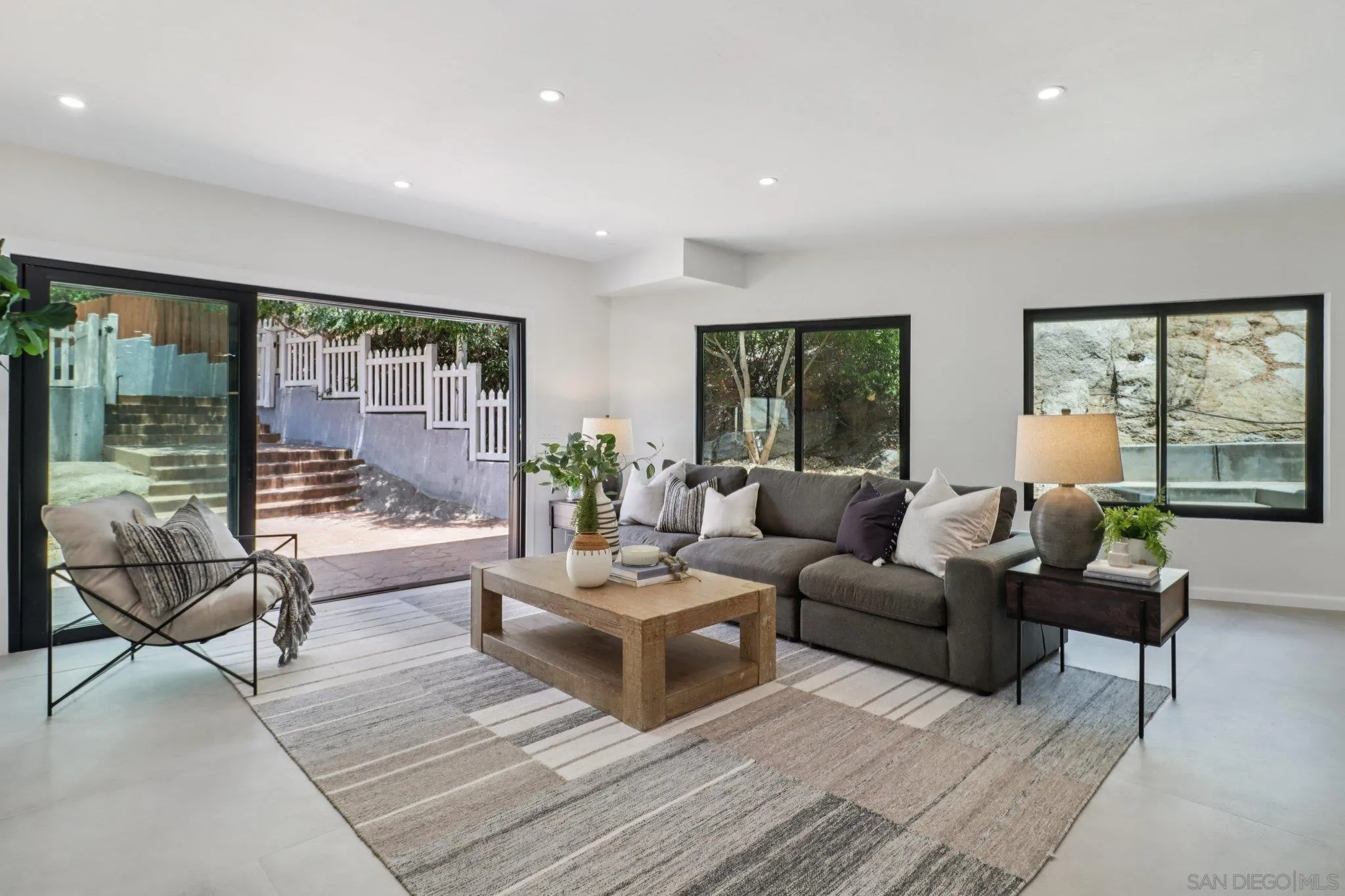 https://cdn.realtyfeed.com/cdn/127/250033982/f6505477f1470a9d90cb6b68a3faedc8.webp