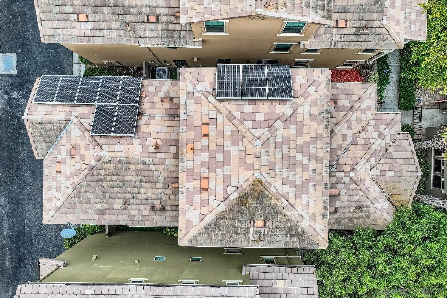 https://cdn.realtyfeed.com/cdn/127/250034016/1efb2cd7cb1ed2cf8bd4522eb7a19a36.webp