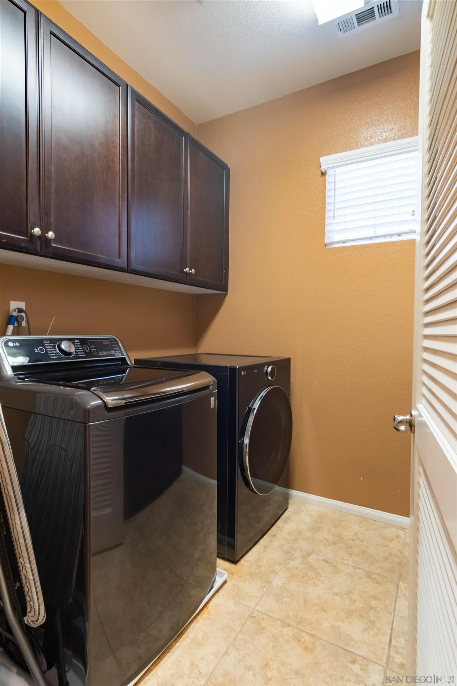https://cdn.realtyfeed.com/cdn/127/250034016/23e441519af34a8cba31efb39b2d35dd.webp