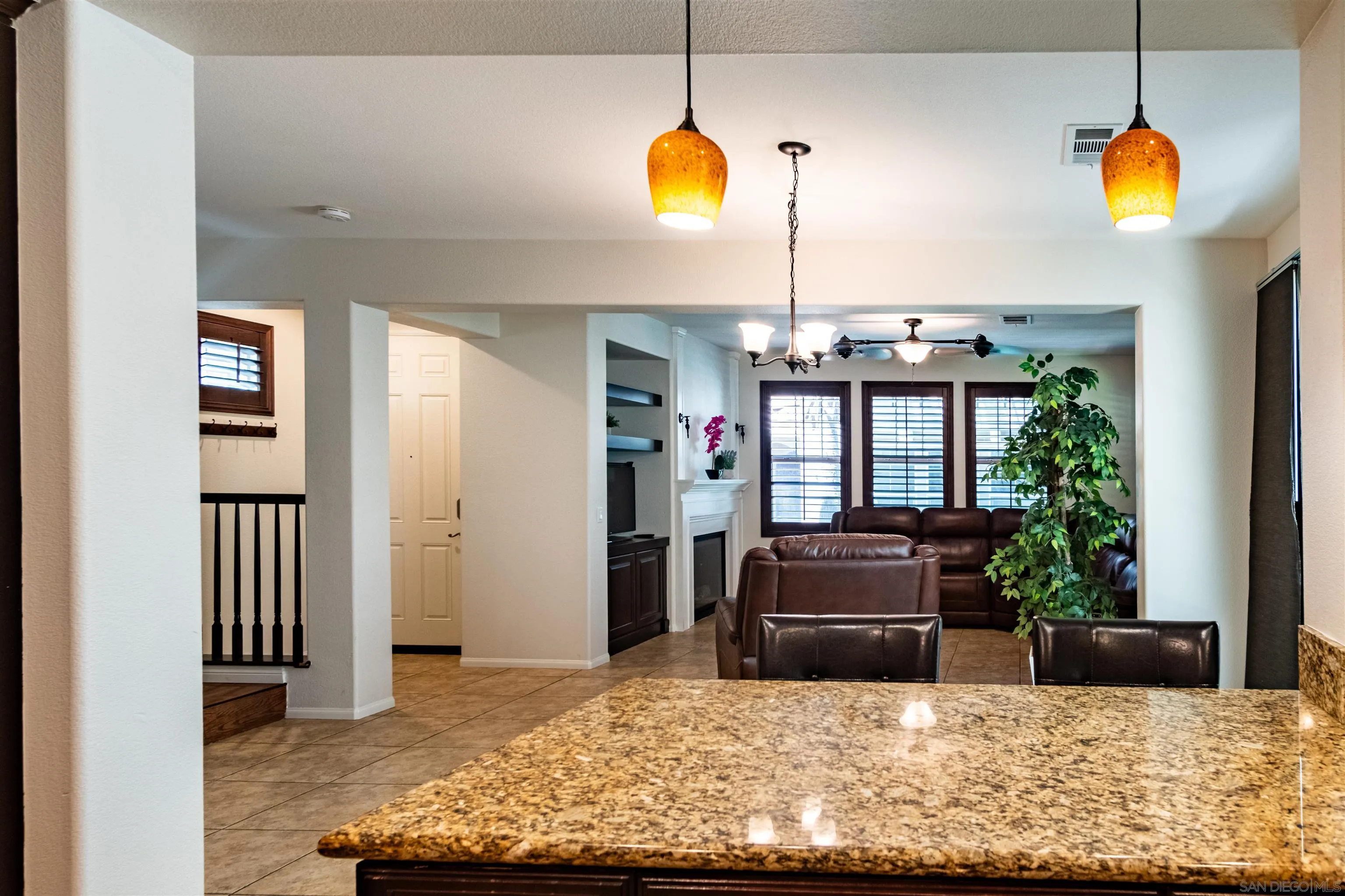 https://cdn.realtyfeed.com/cdn/127/250034016/44e71c41d17dc1f2b8423c17a438b54f.webp