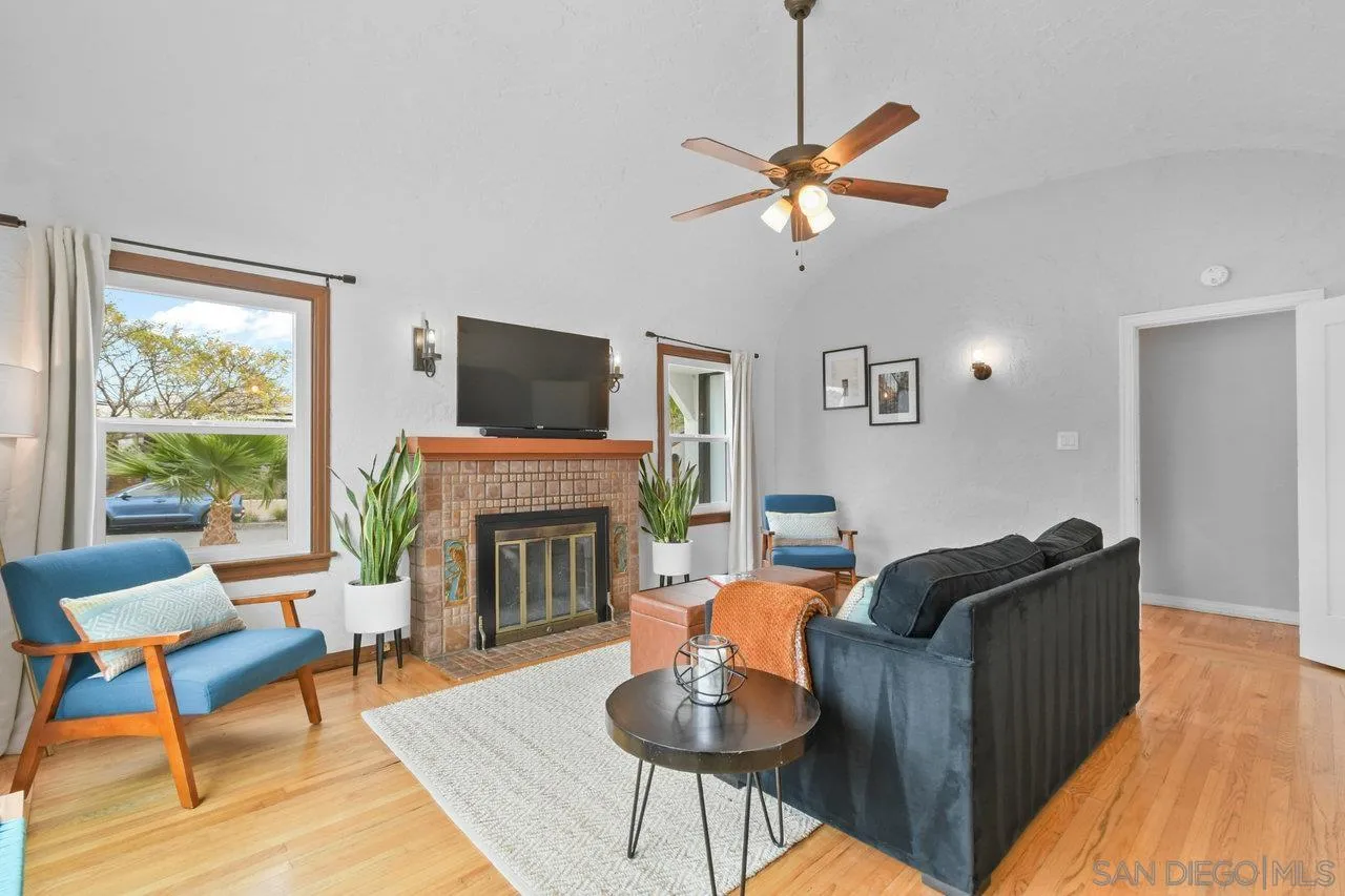 https://cdn.realtyfeed.com/cdn/127/250034028/2ec07e2c6a8cf82d18c12d4e92913335.webp