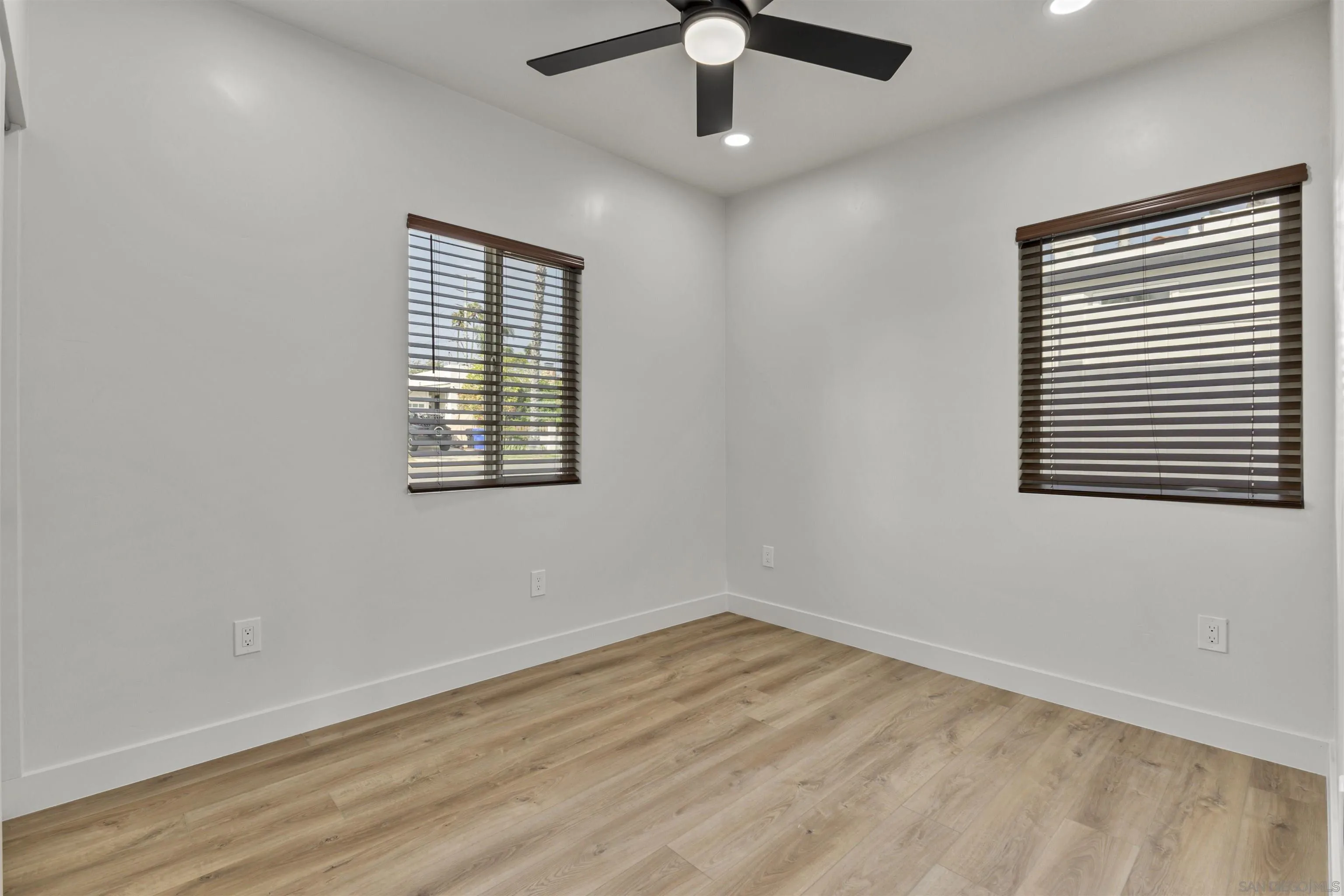 https://cdn.realtyfeed.com/cdn/127/250034028/73a06f7f3af60ecdc4a7eb161ce6ffb4.webp