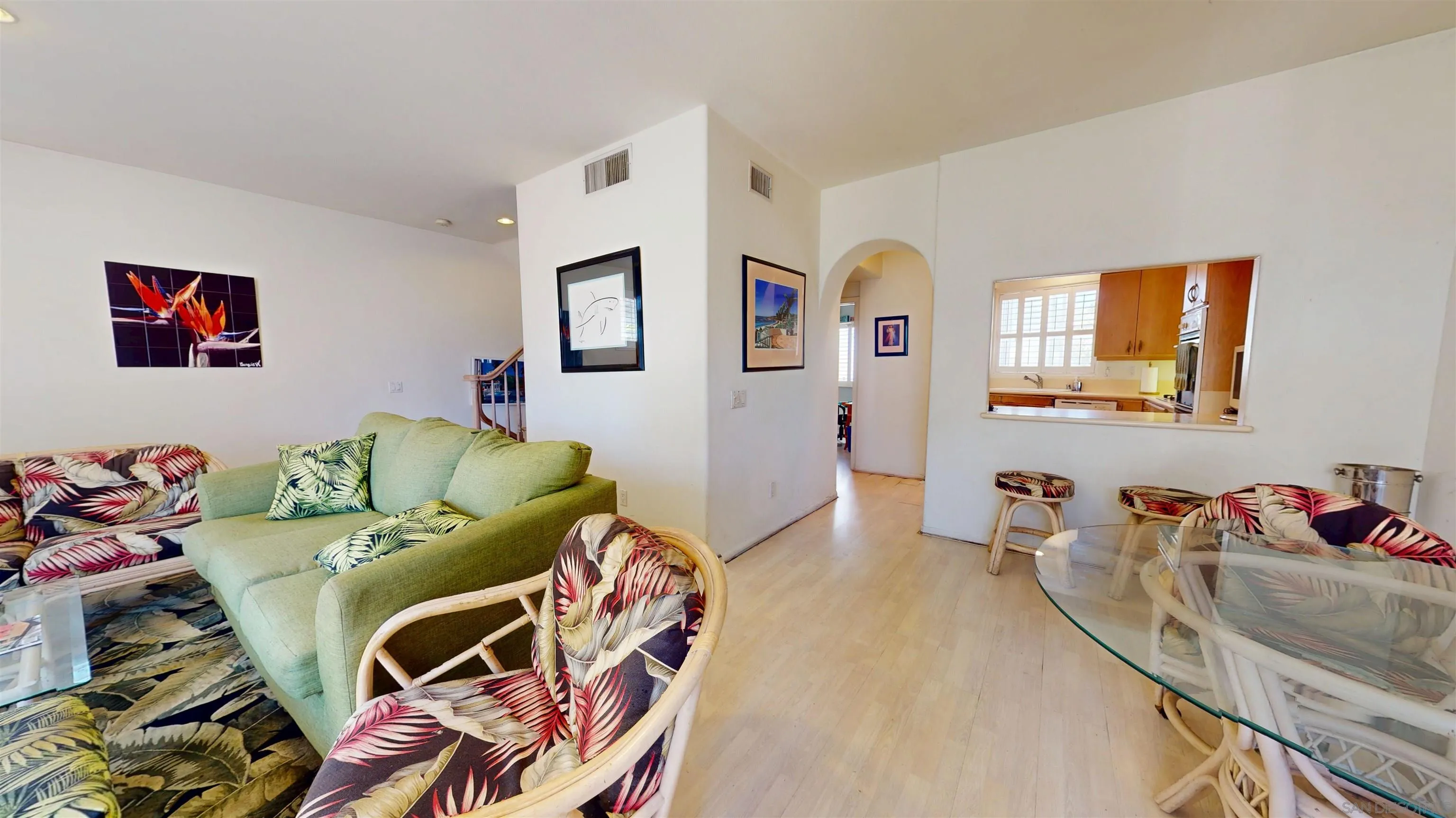 Photo #2: 250034043 Listing 