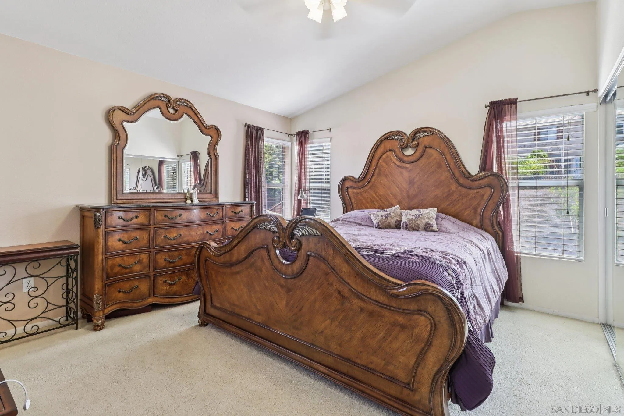 https://cdn.realtyfeed.com/cdn/127/250034074/f9b498e96f58b442b3b764ad3e37dd10.webp