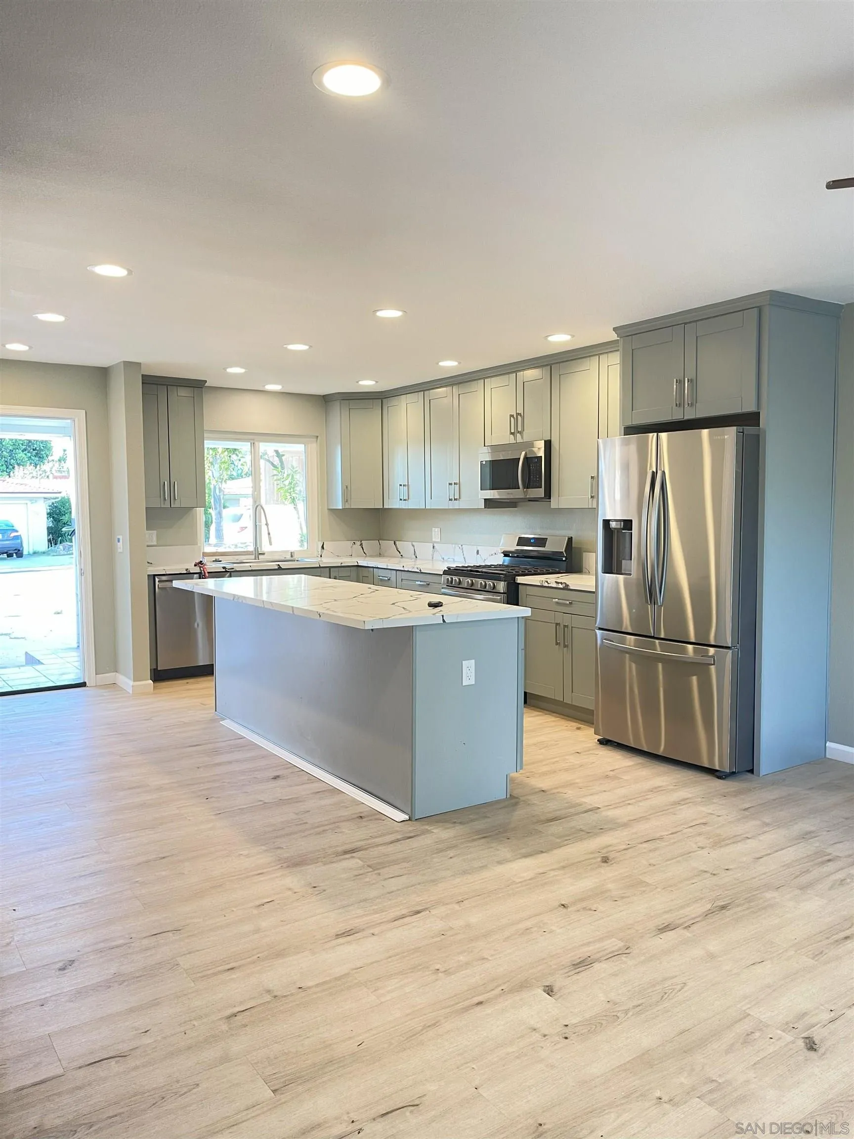 https://cdn.realtyfeed.com/cdn/127/250034082/031258d7df091b19bf4c3f8e6248a87e.webp