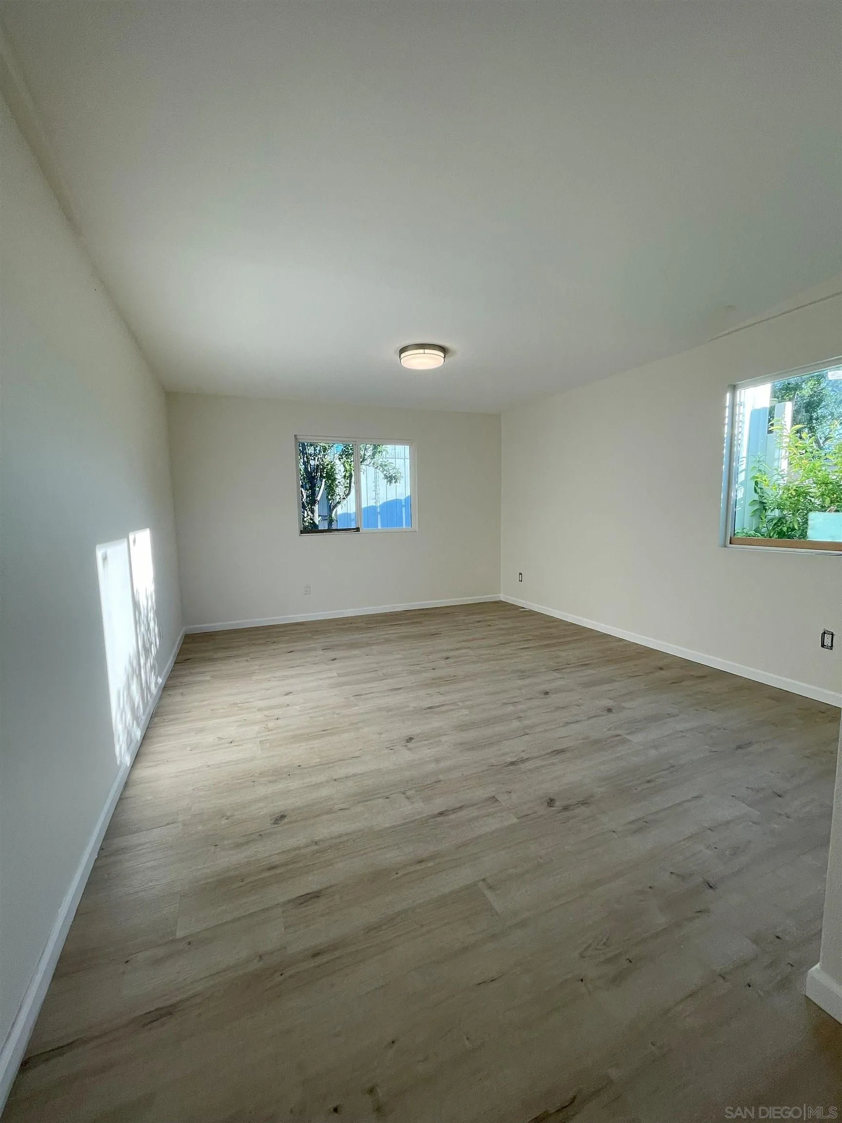 https://cdn.realtyfeed.com/cdn/127/250034082/59057133f7245c5ed8ef543e9aaeb470.webp