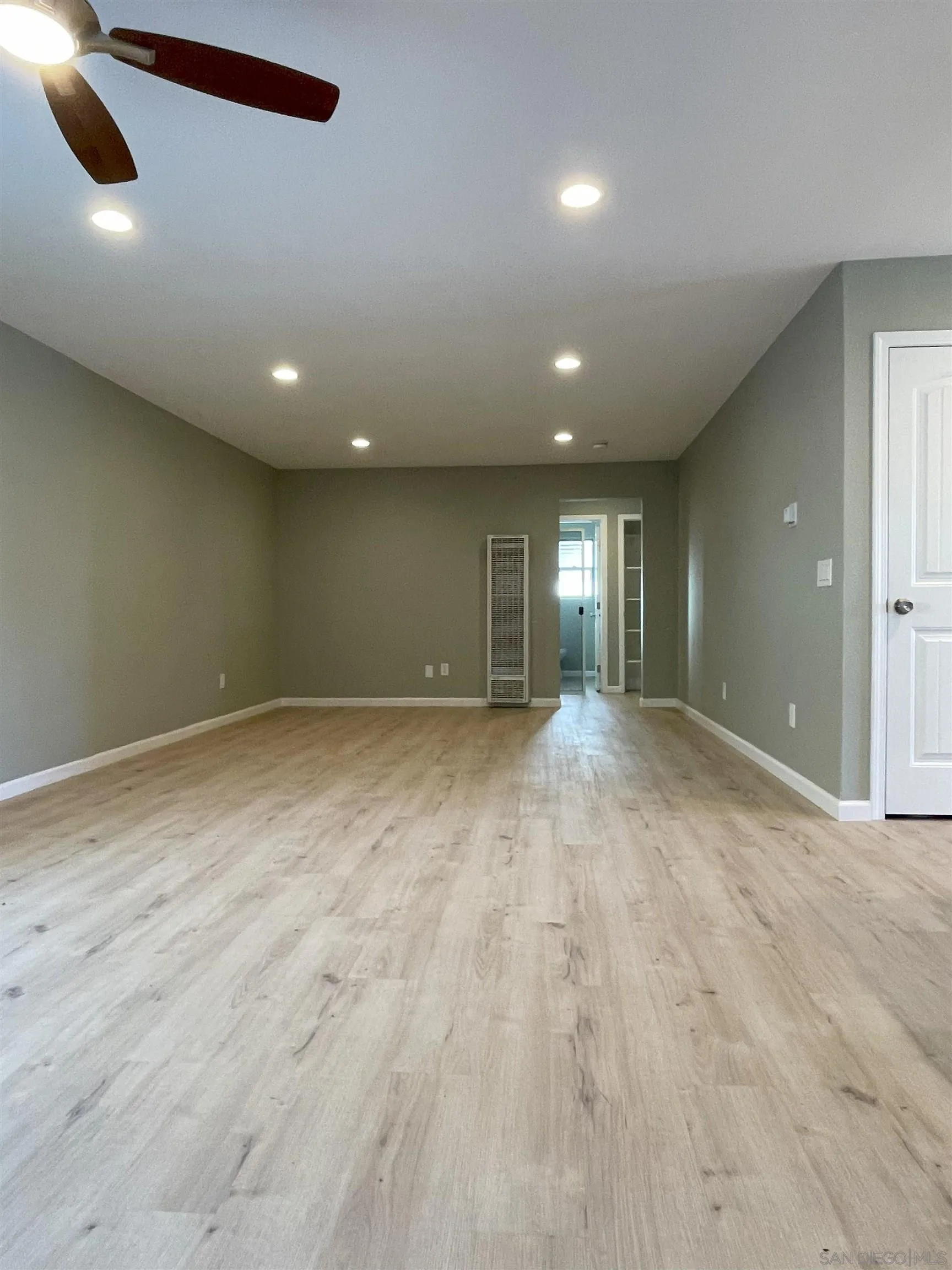 https://cdn.realtyfeed.com/cdn/127/250034082/fdf413b8c6e468534284ae8423e7b408.webp