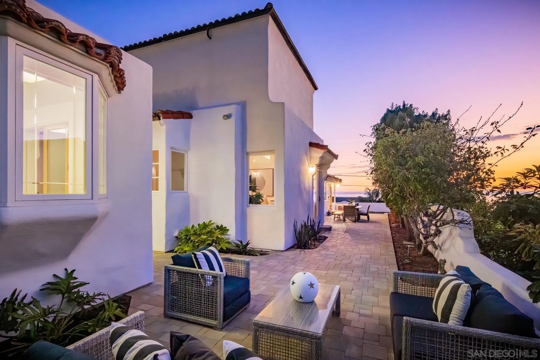 https://cdn.realtyfeed.com/cdn/127/250034086/98f3baa07d584f016b78bc6f5e99bd86.webp
