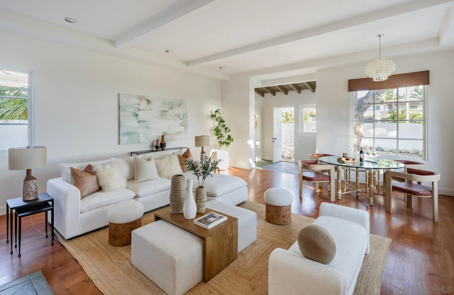 https://cdn.realtyfeed.com/cdn/127/250034086/a14d36981057f31aefec2cf638e919bc.webp