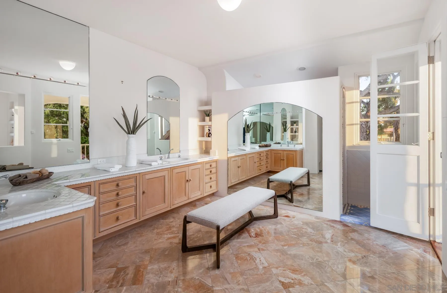 https://cdn.realtyfeed.com/cdn/127/250034086/b4d6f8a545626e31b95e693b1d5e6ecb.webp