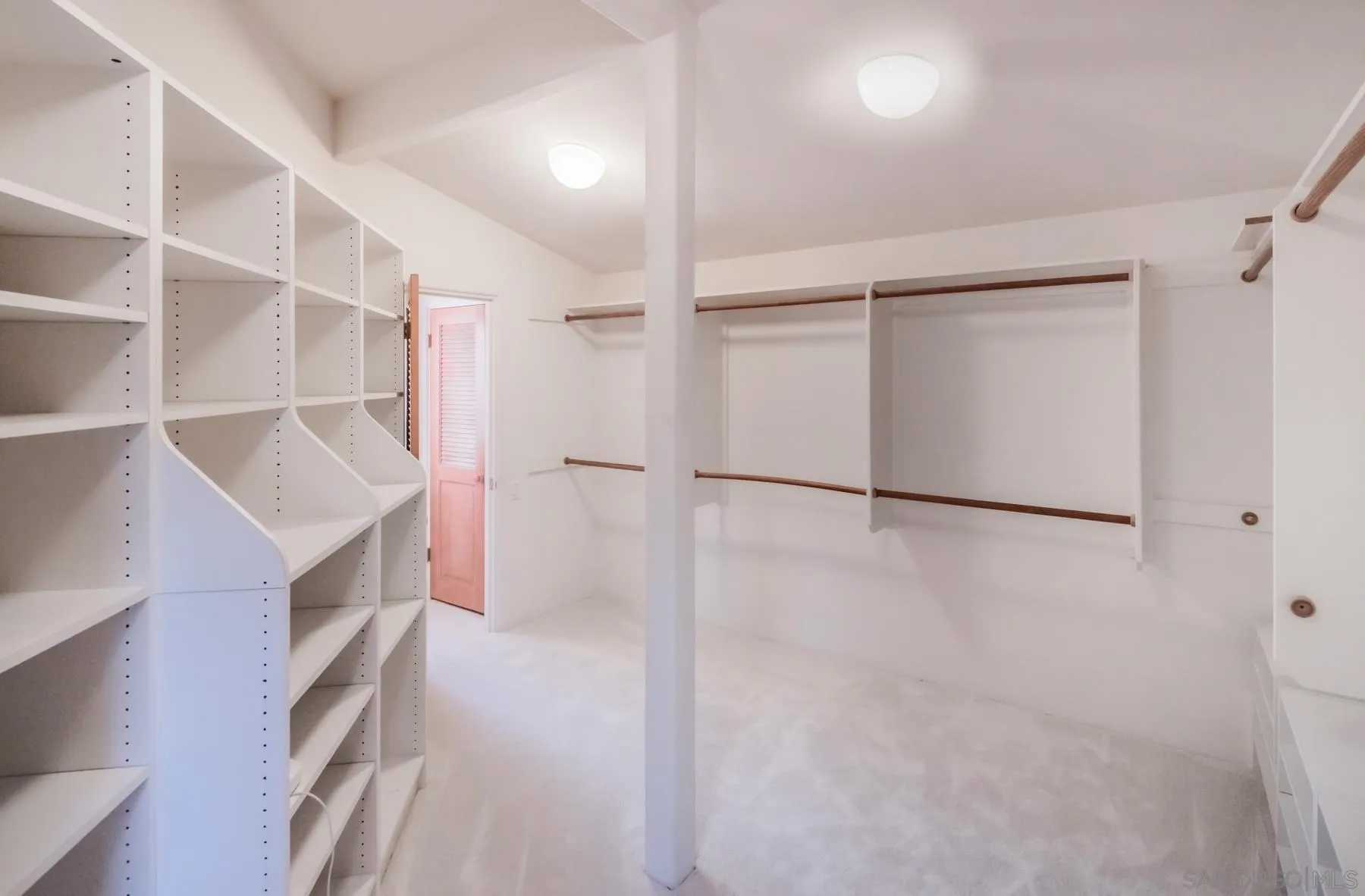 https://cdn.realtyfeed.com/cdn/127/250034086/daa1ae2bc7d04a844fe3741b6858d72d.webp