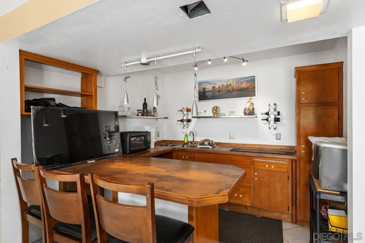 https://cdn.realtyfeed.com/cdn/127/250034087/b74ec13cb0461dfecfc833db20de40e0.webp
