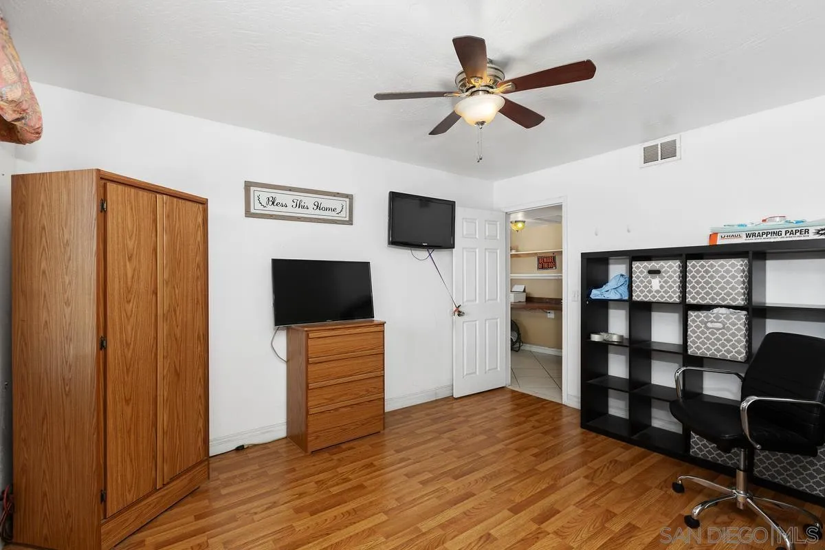 https://cdn.realtyfeed.com/cdn/127/250034087/deea39861c5a544fa26a7eccec9af089.webp