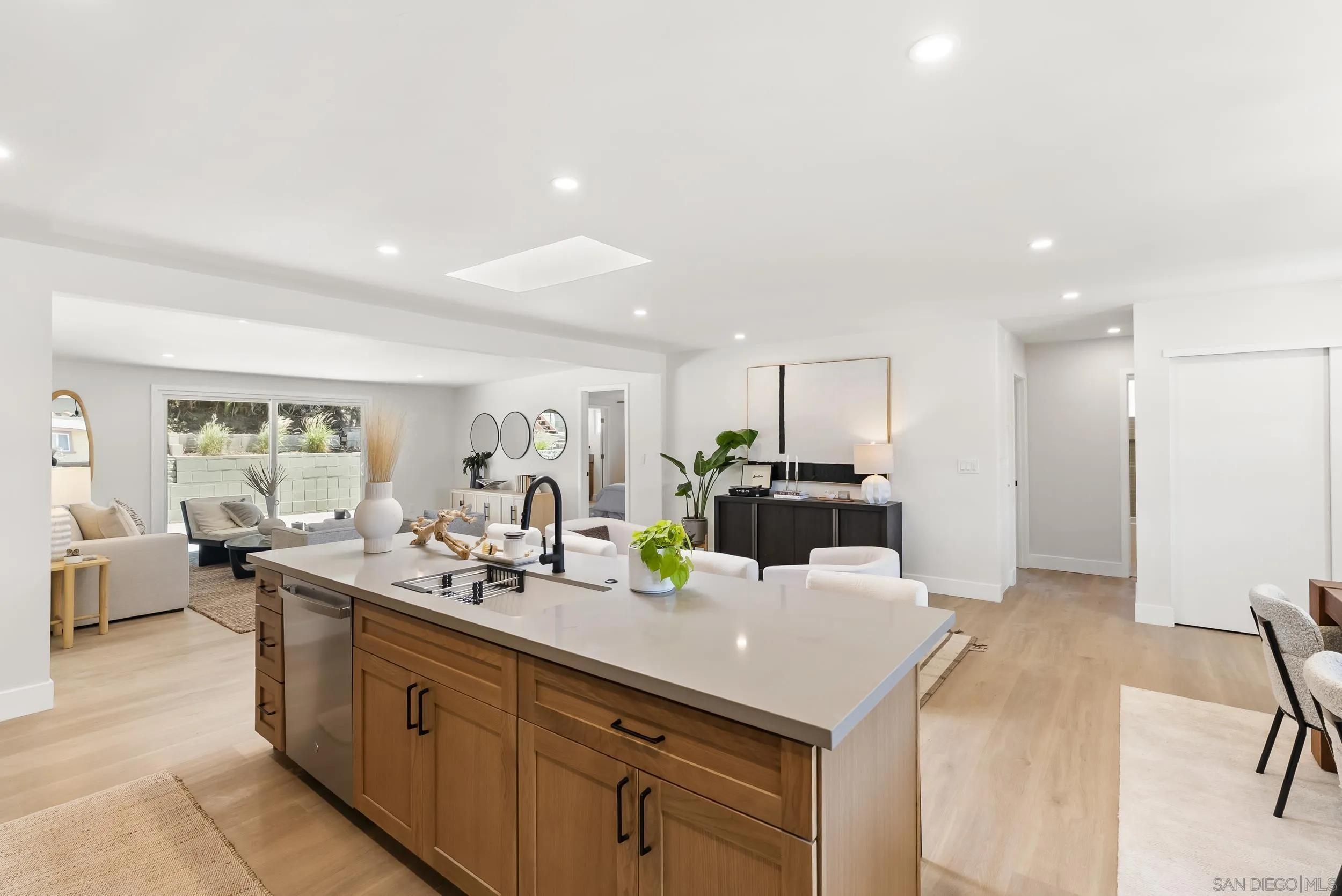 https://cdn.realtyfeed.com/cdn/127/250034115/265376cba11e6b14eee114454d4b1cc8.webp