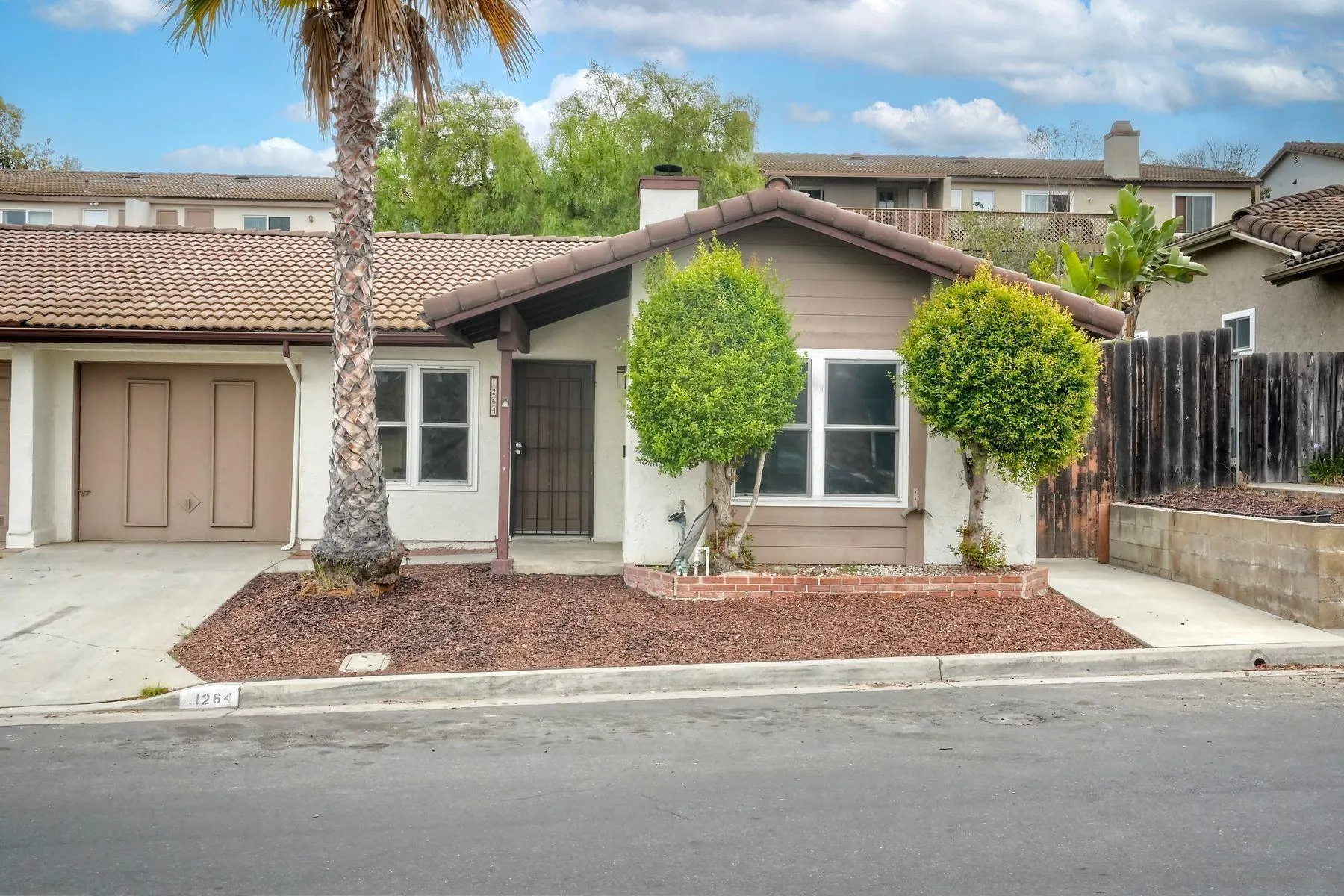 More Details about MLS # 250034120 : 1264 SUNDOWN GLN