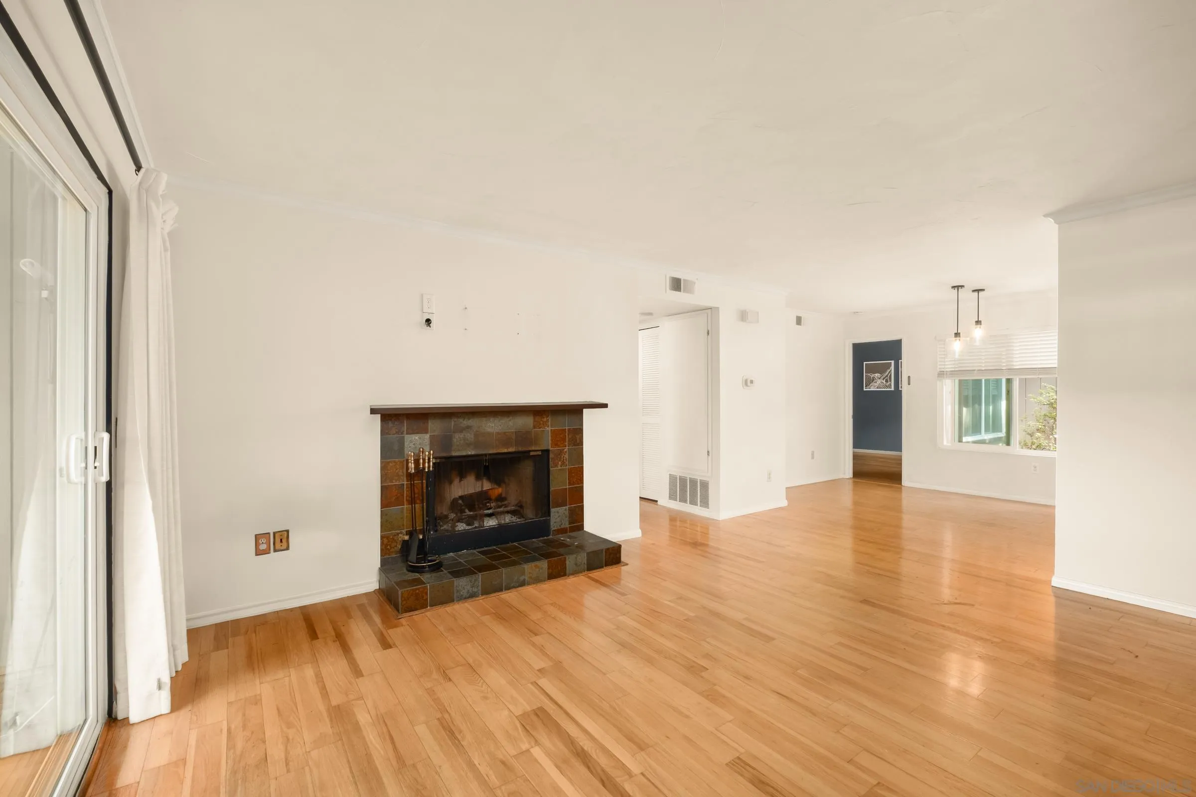 Photo #2: 250034129 Listing 