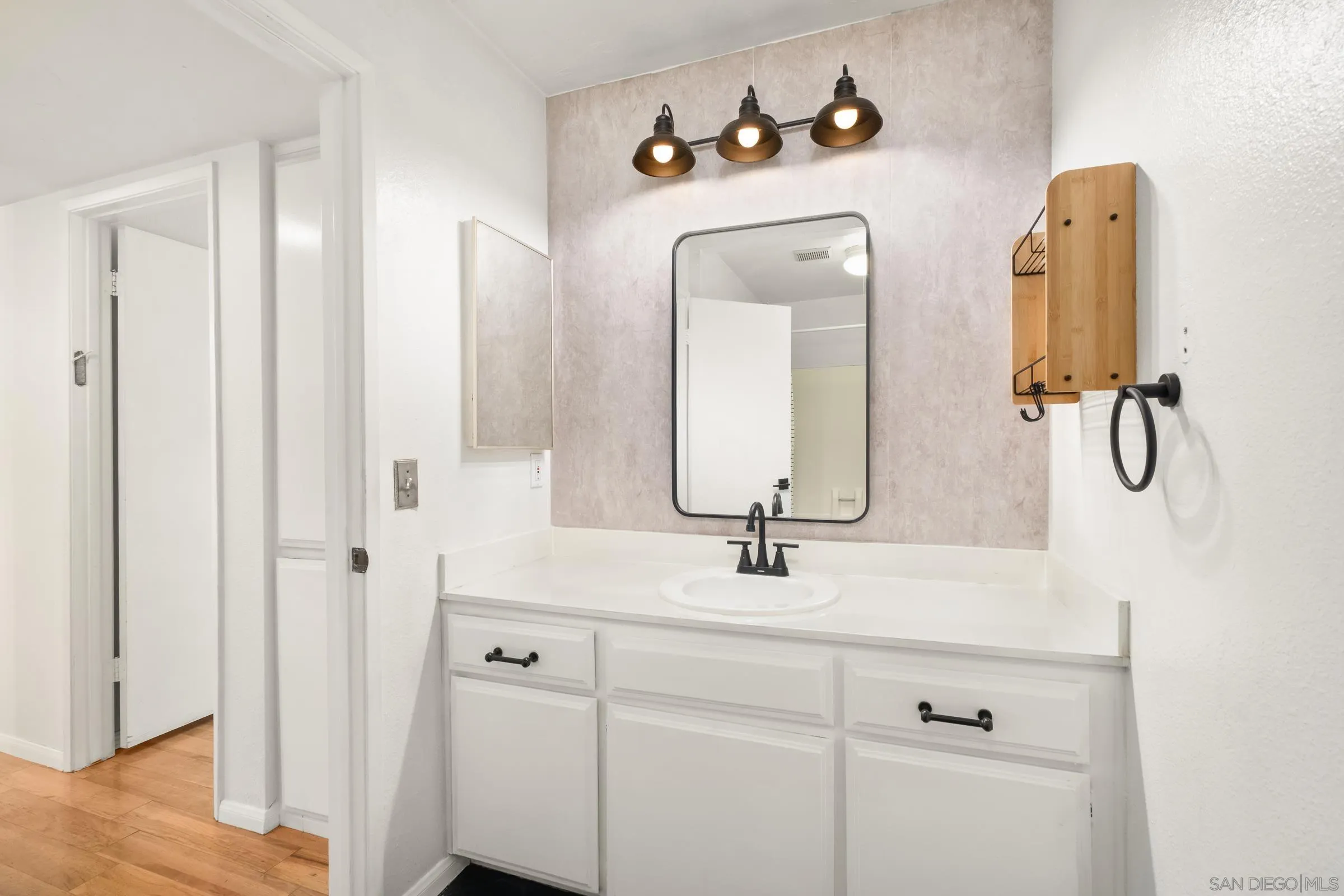 Photo #11: 250034129 Listing: Photo #11