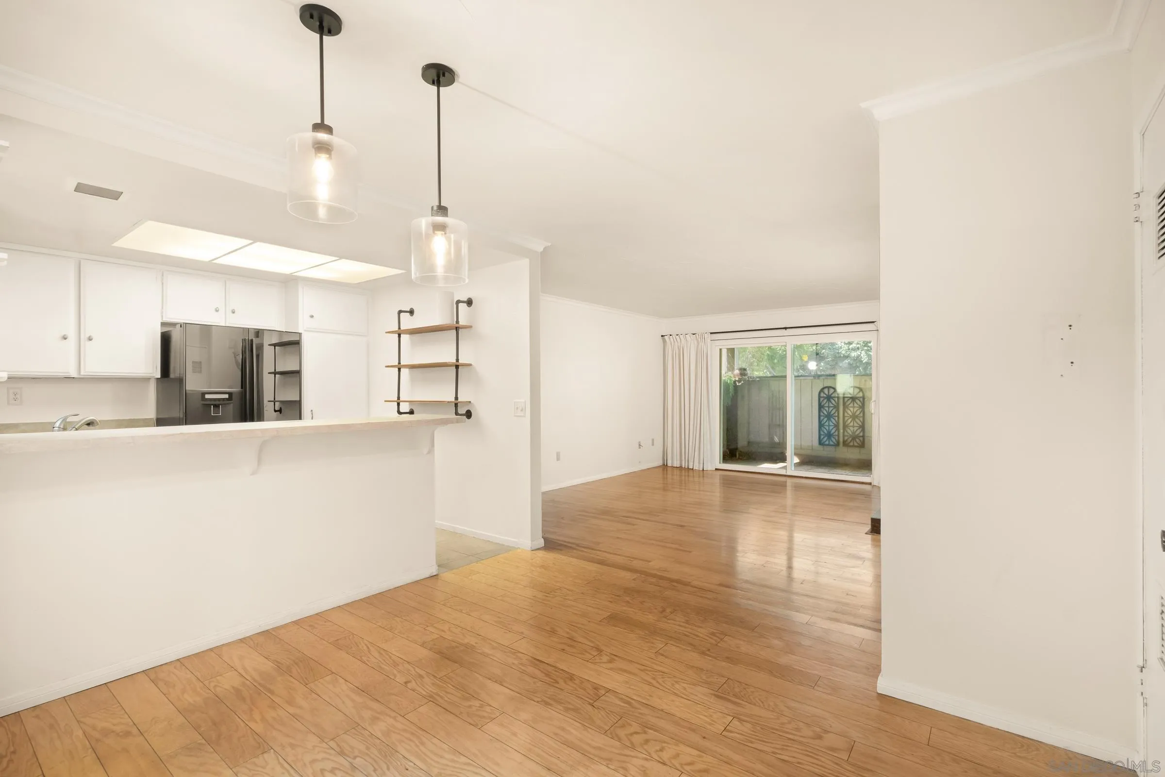 Photo #3: 250034129 Listing 