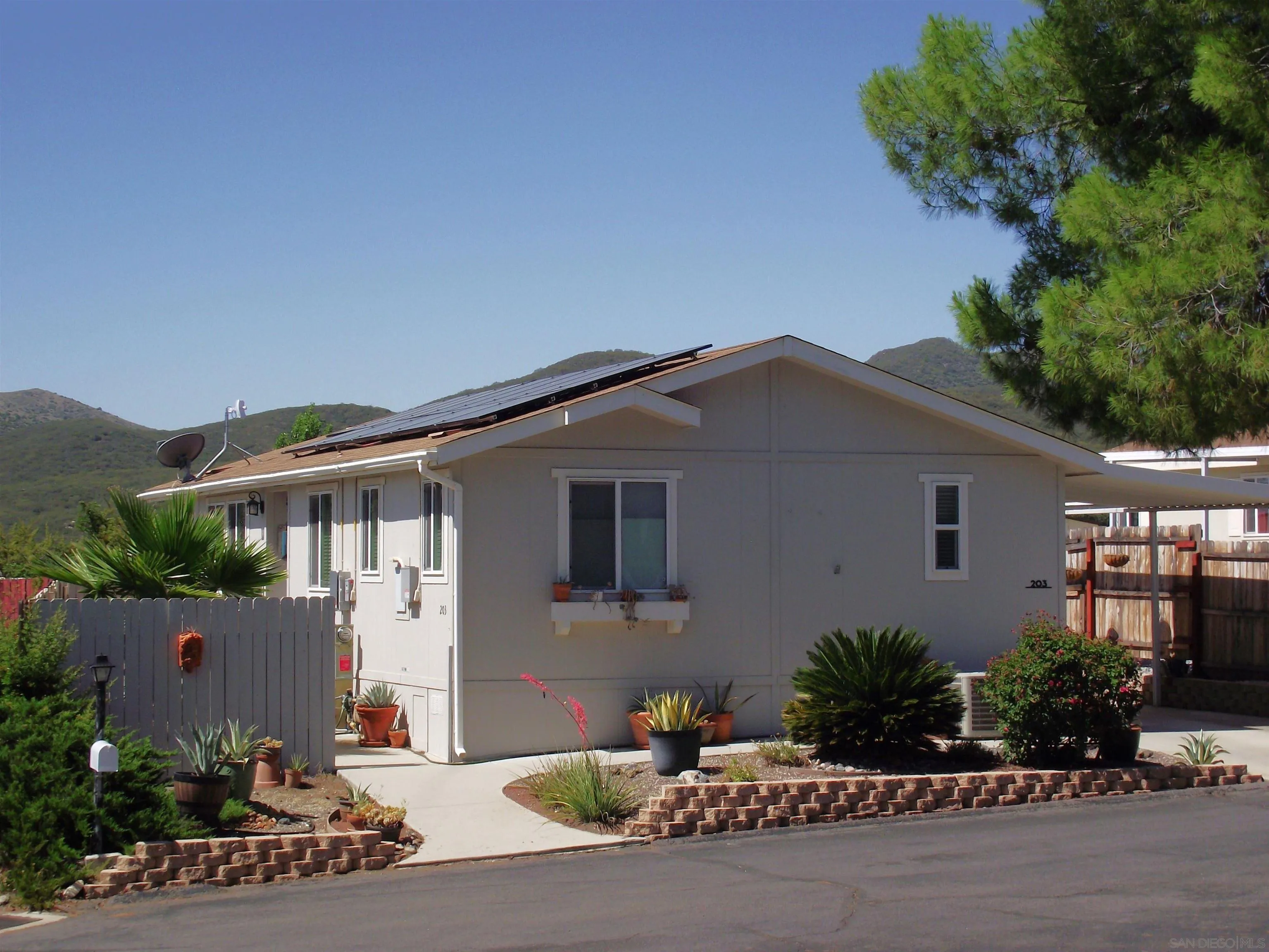 https://cdn.realtyfeed.com/cdn/127/250034138/62c942b3e12c617dcbef5a88274383fd.webp