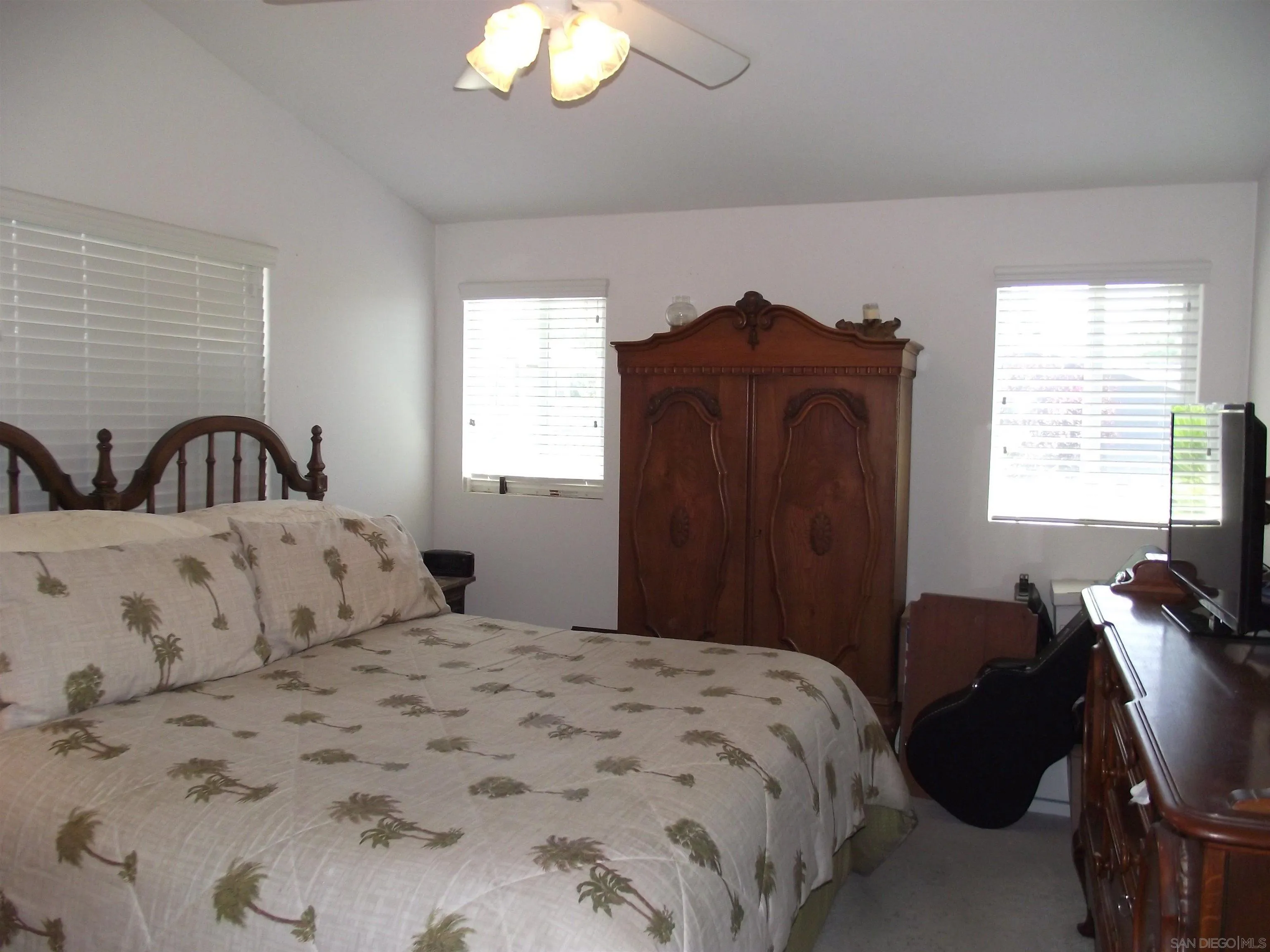 https://cdn.realtyfeed.com/cdn/127/250034138/786fe5f3de92d2b73b1332a45774b4ed.webp