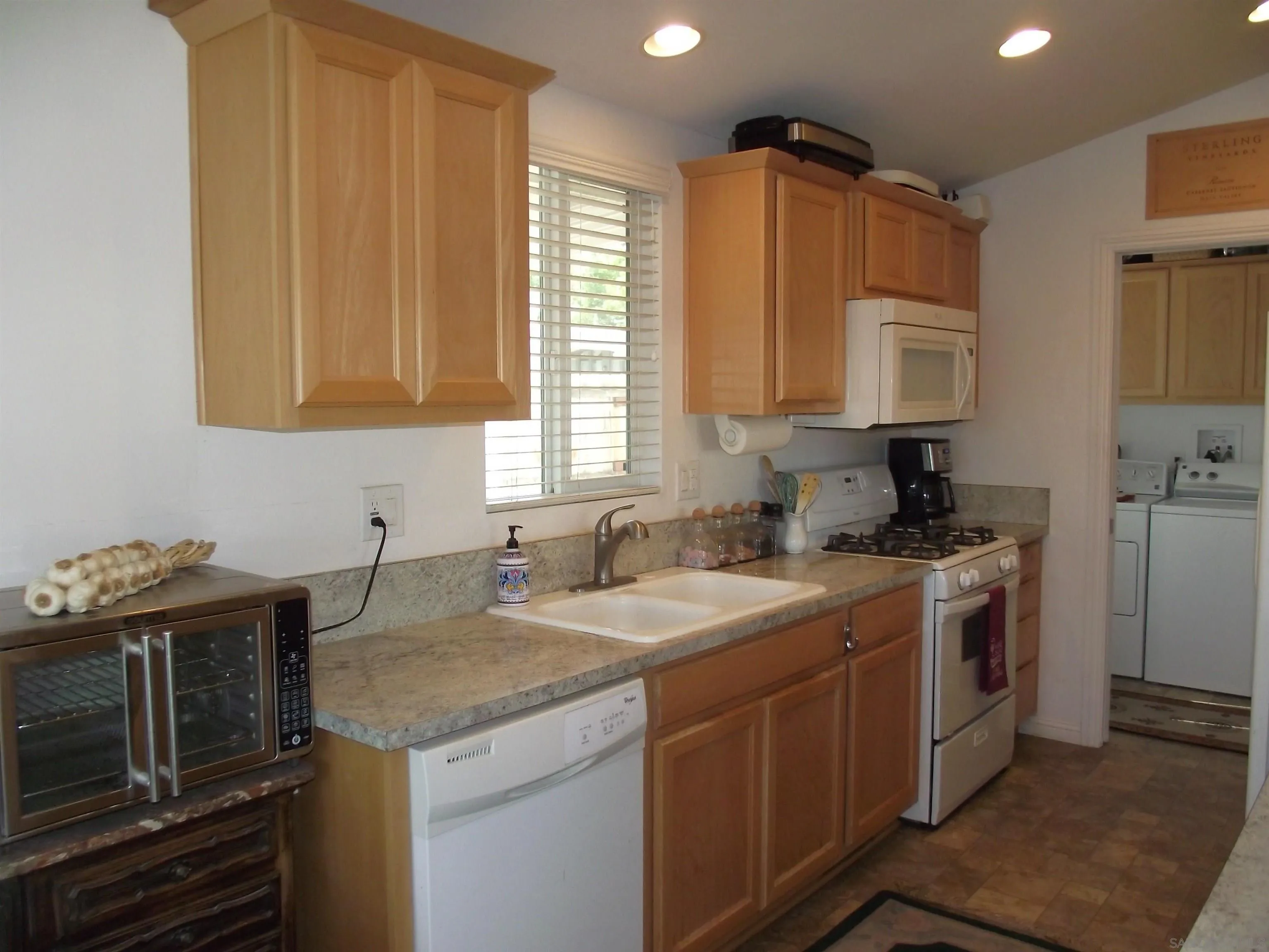 https://cdn.realtyfeed.com/cdn/127/250034138/bce027ab3ff449d15d2137fee9a82984.webp